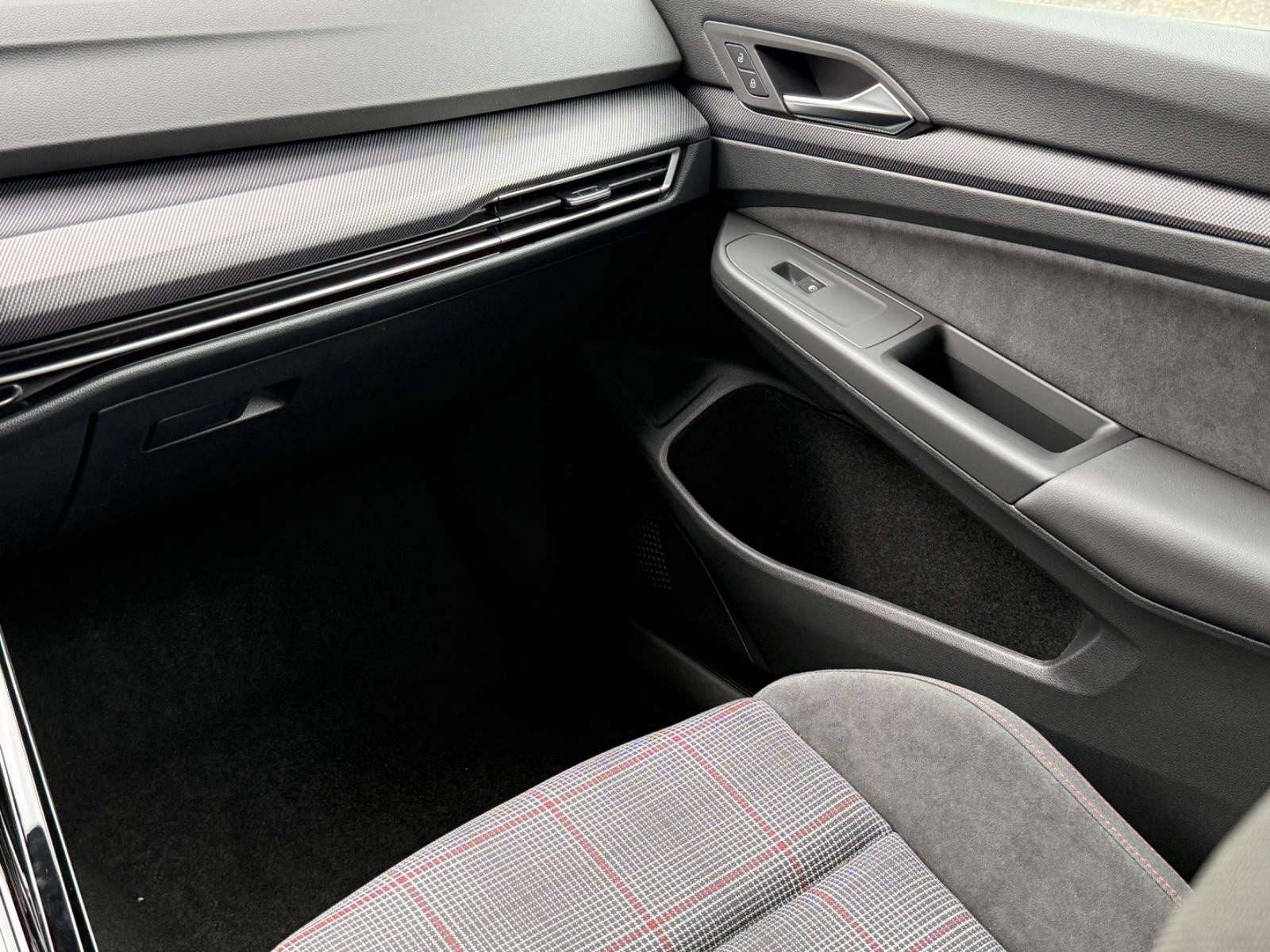Volkswagen Golf GTI Vehicle Image 10