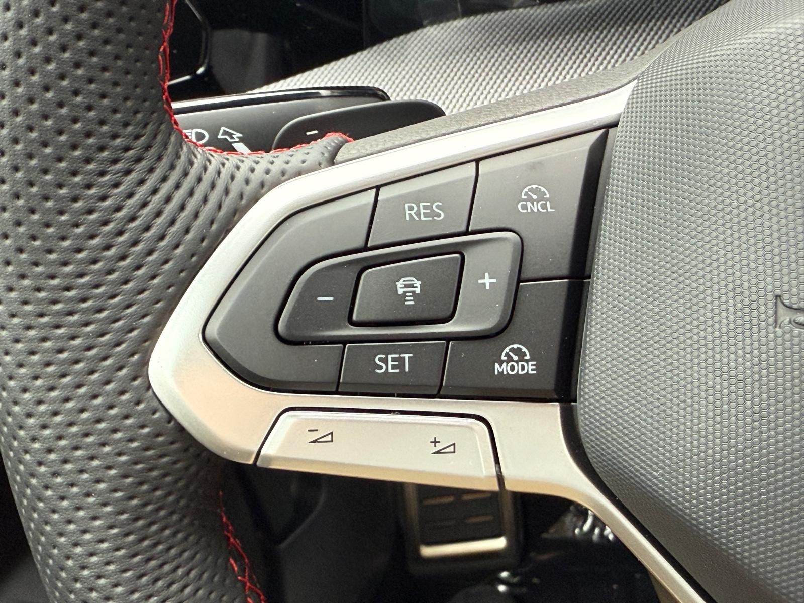 Volkswagen Golf GTI Vehicle Image 11