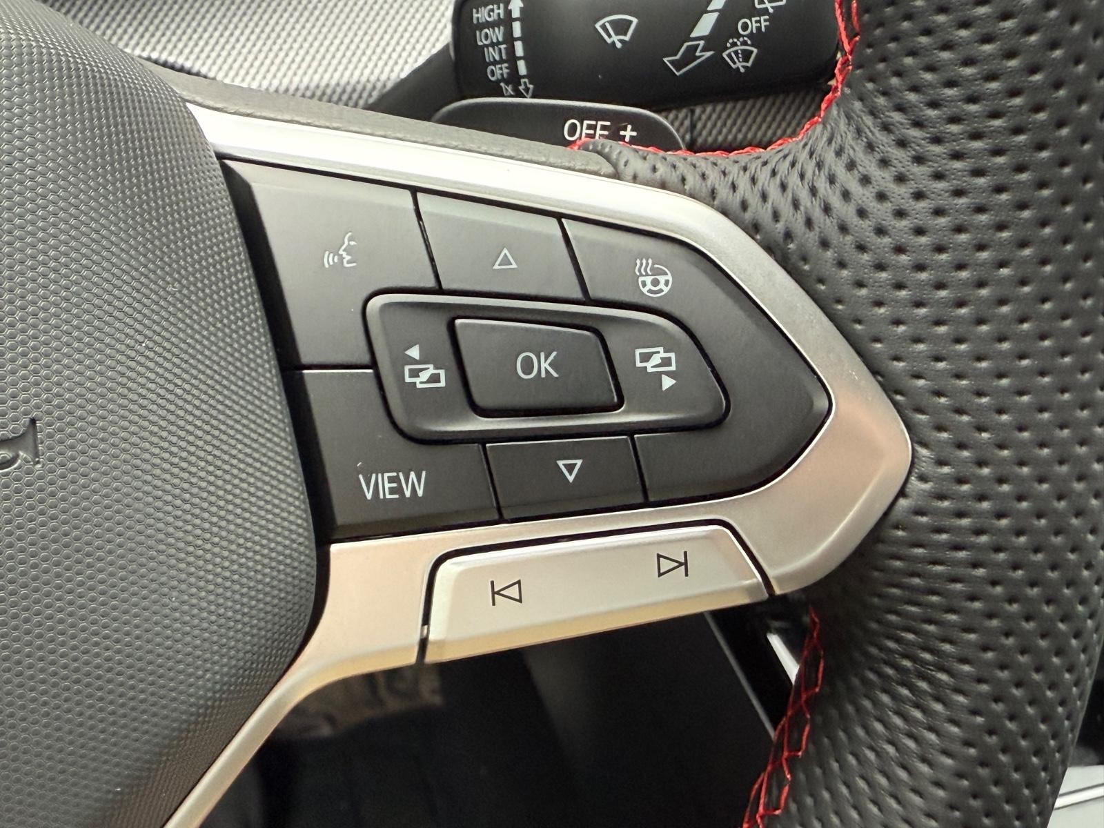 Volkswagen Golf GTI Vehicle Image 12