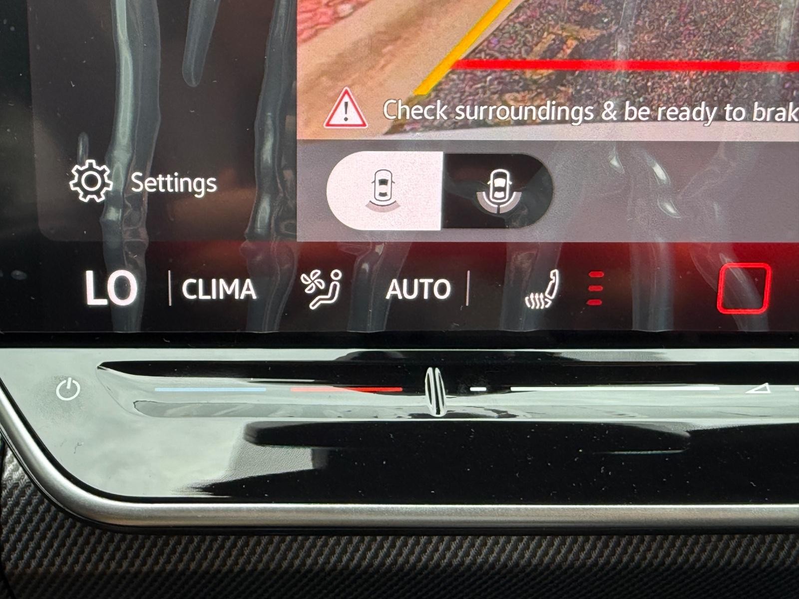 Volkswagen Golf GTI Vehicle Image 14
