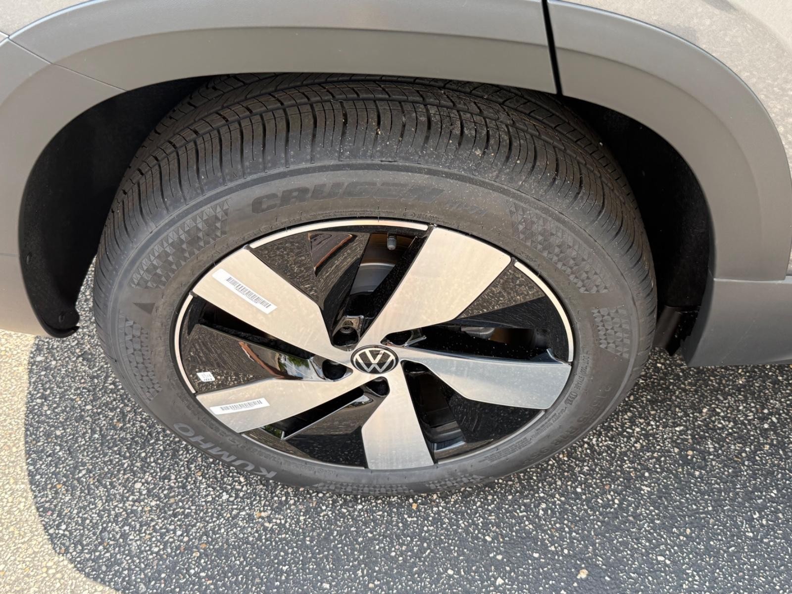 Volkswagen Taos Vehicle Image 04