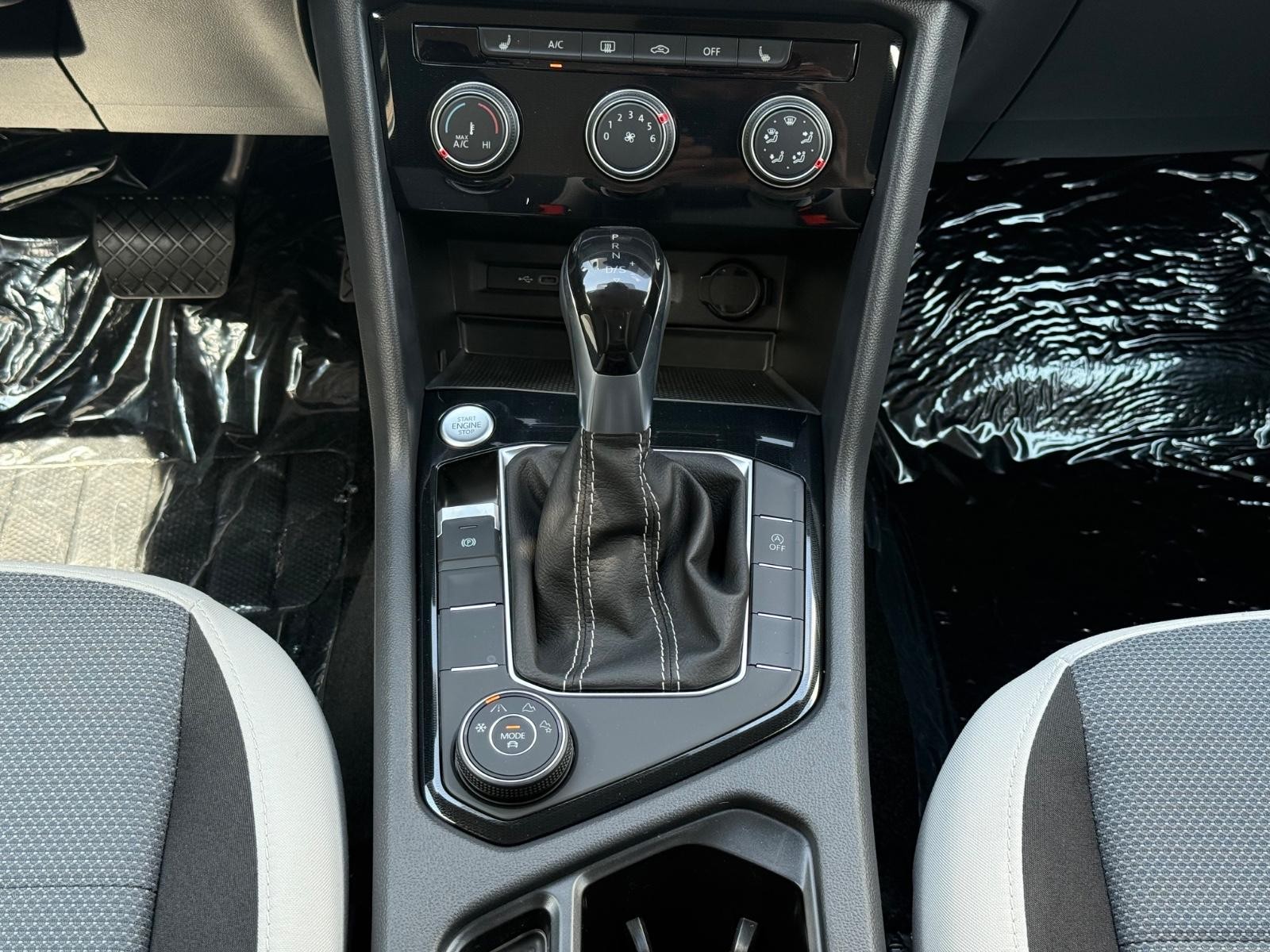 Volkswagen Taos Vehicle Image 08