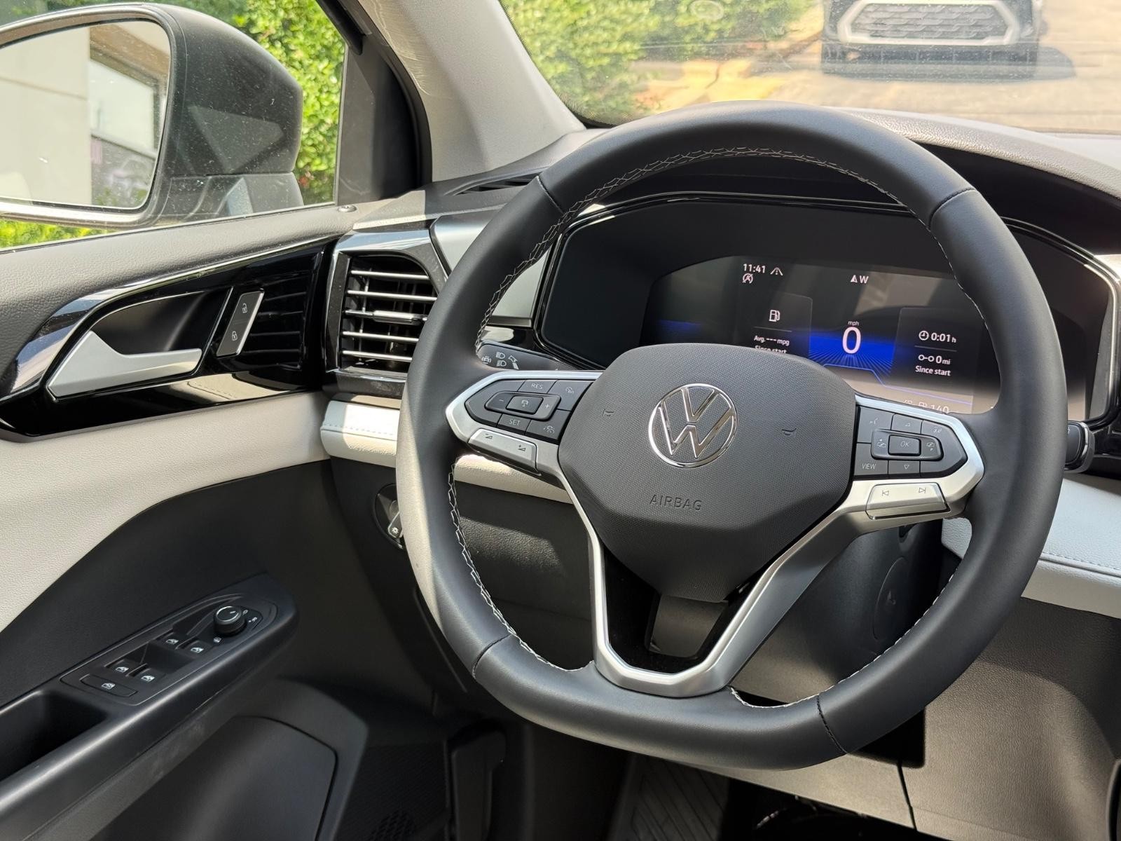 Volkswagen Taos Vehicle Image 09