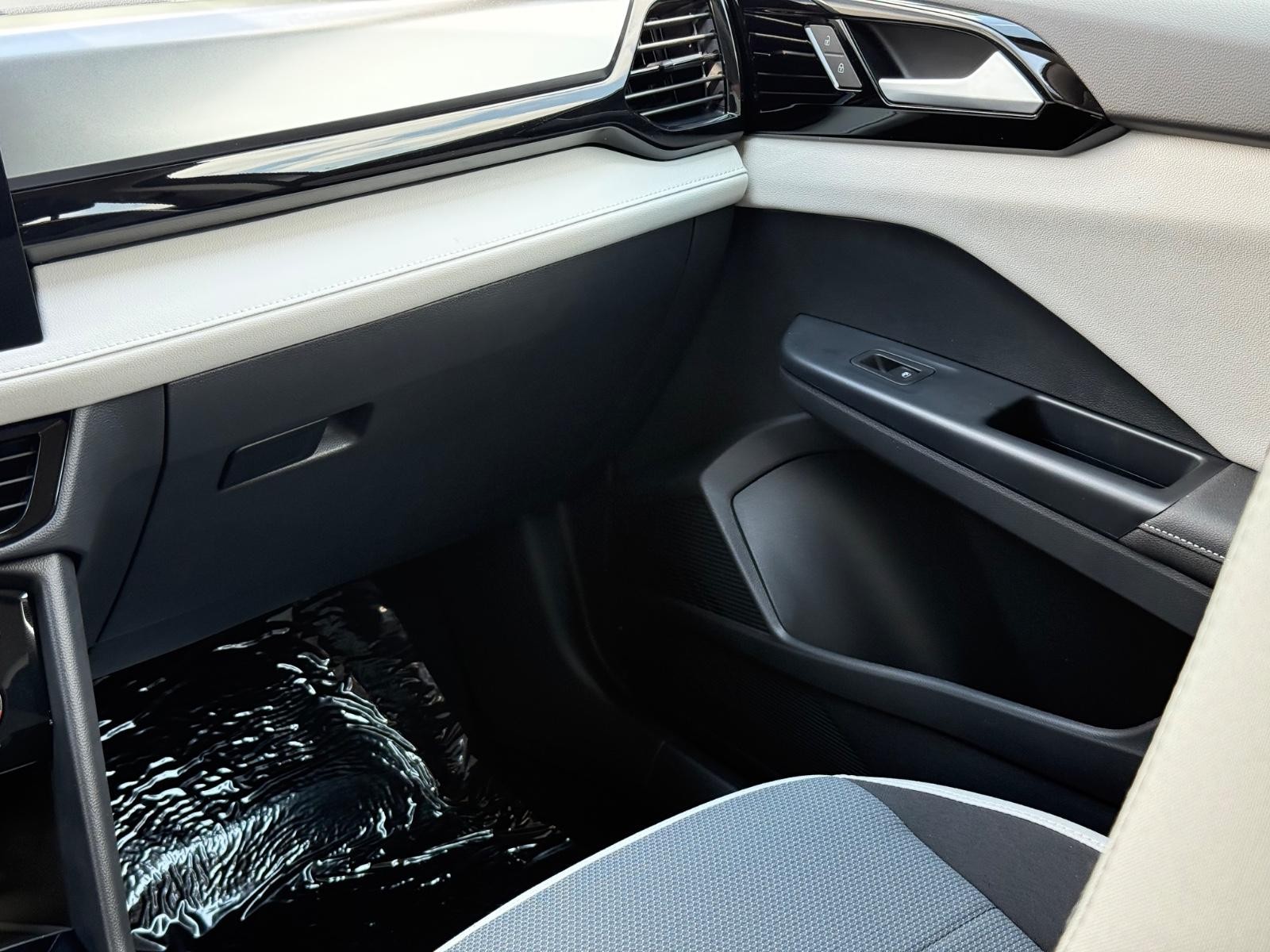 Volkswagen Taos Vehicle Image 10