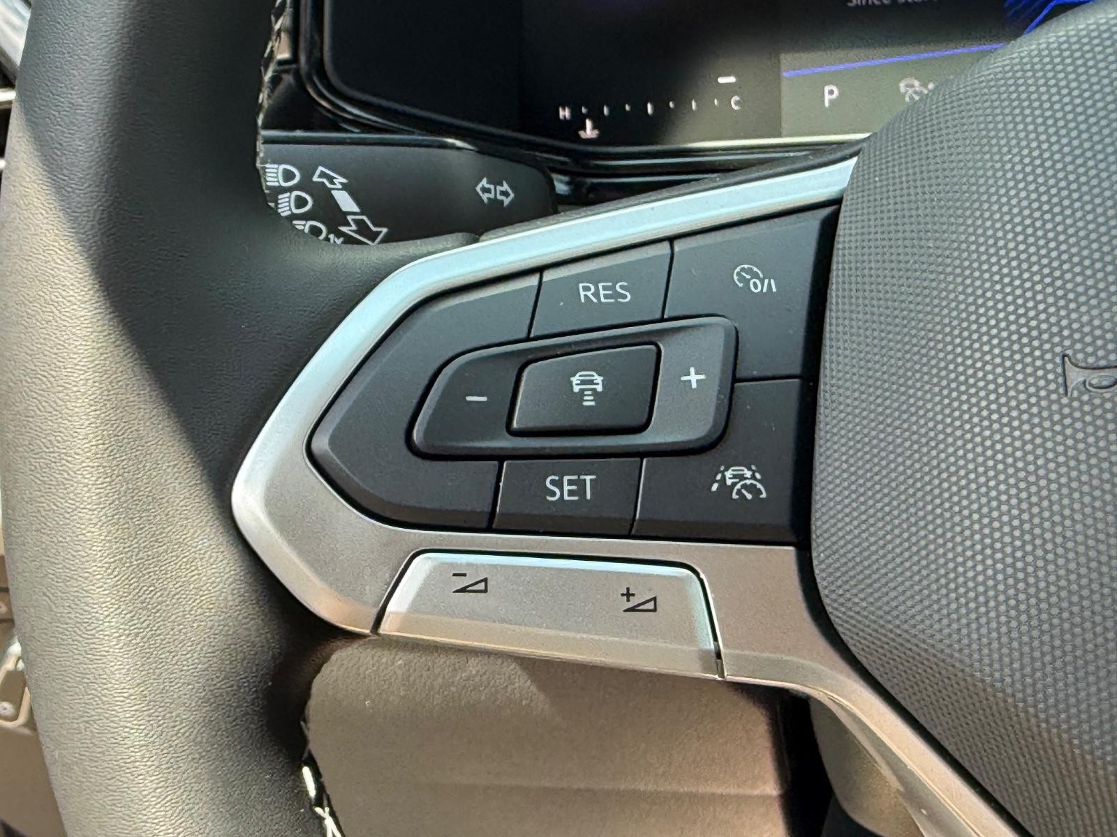 Volkswagen Taos Vehicle Image 11