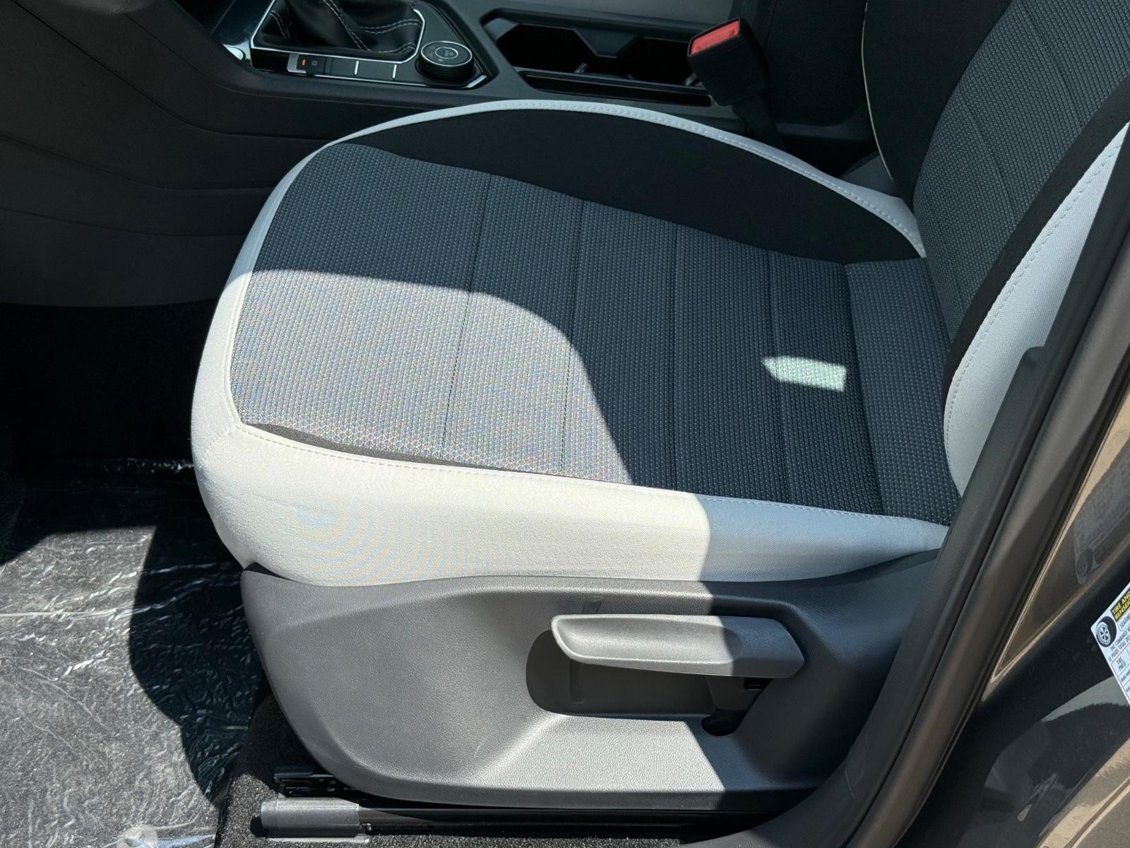 Volkswagen Taos Vehicle Image 16
