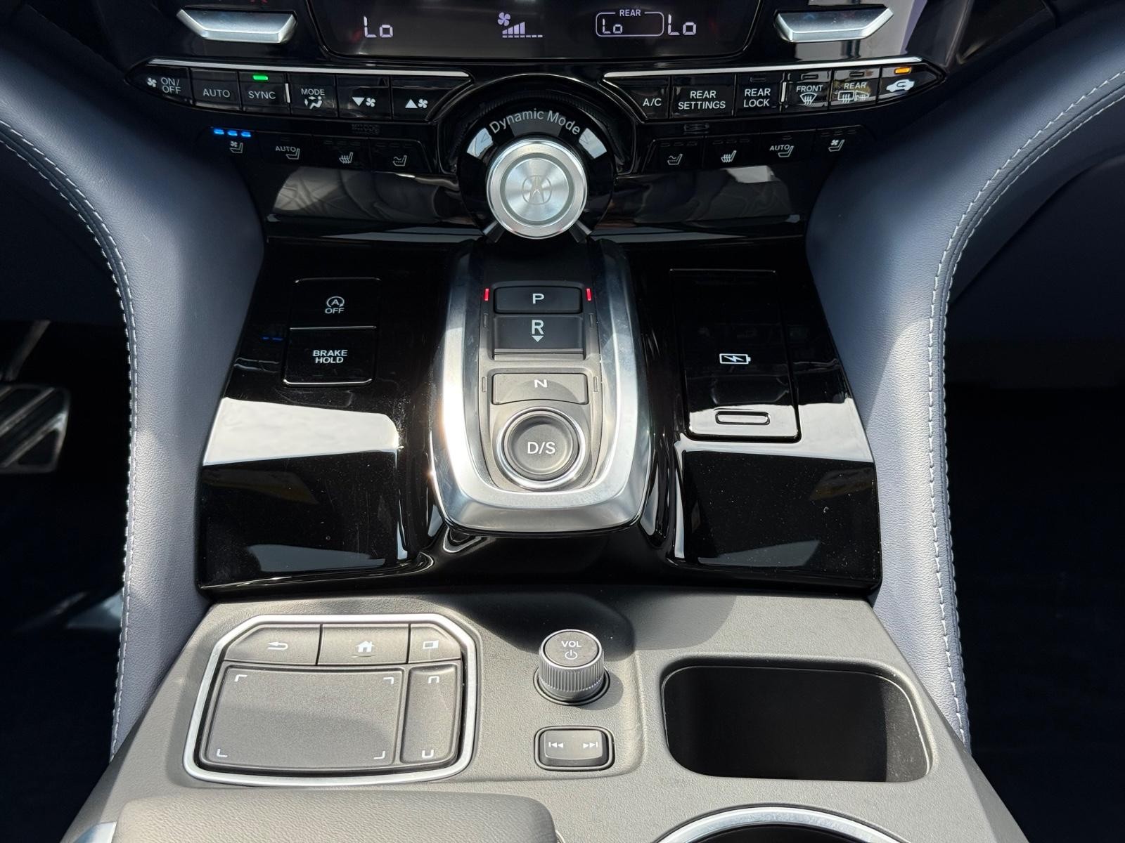 Acura MDX Vehicle Image 13