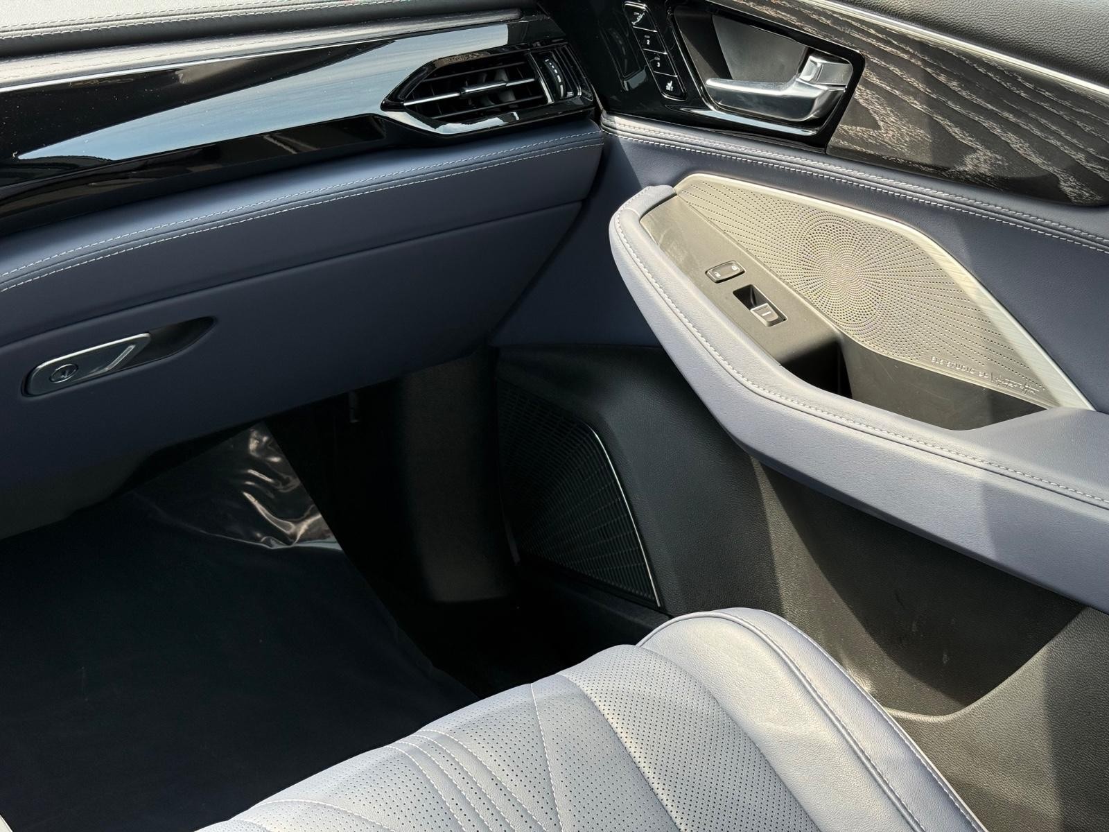 Acura MDX Vehicle Image 15