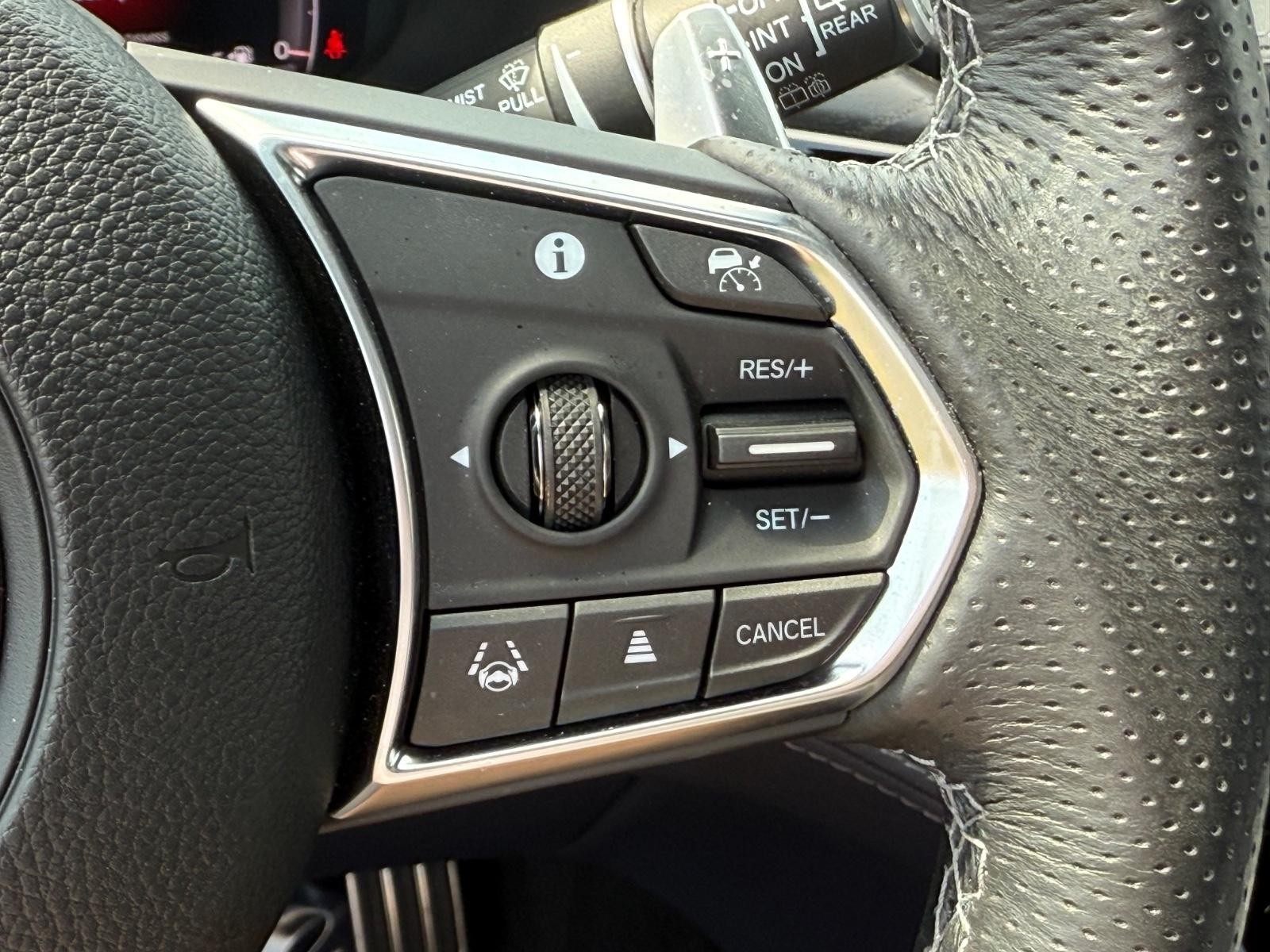 Acura MDX Vehicle Image 18