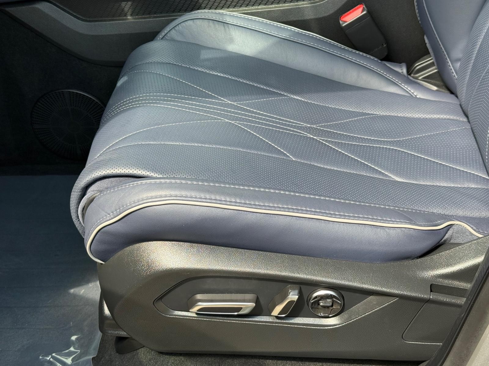 Acura MDX Vehicle Image 22