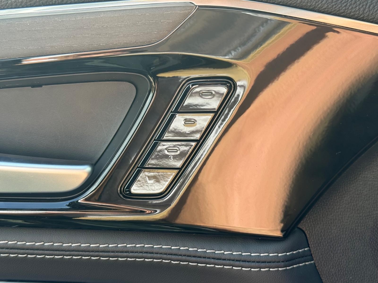 Acura MDX Vehicle Image 11