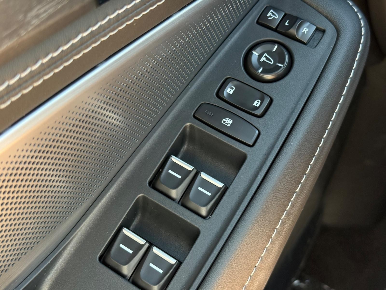 Acura MDX Vehicle Image 15
