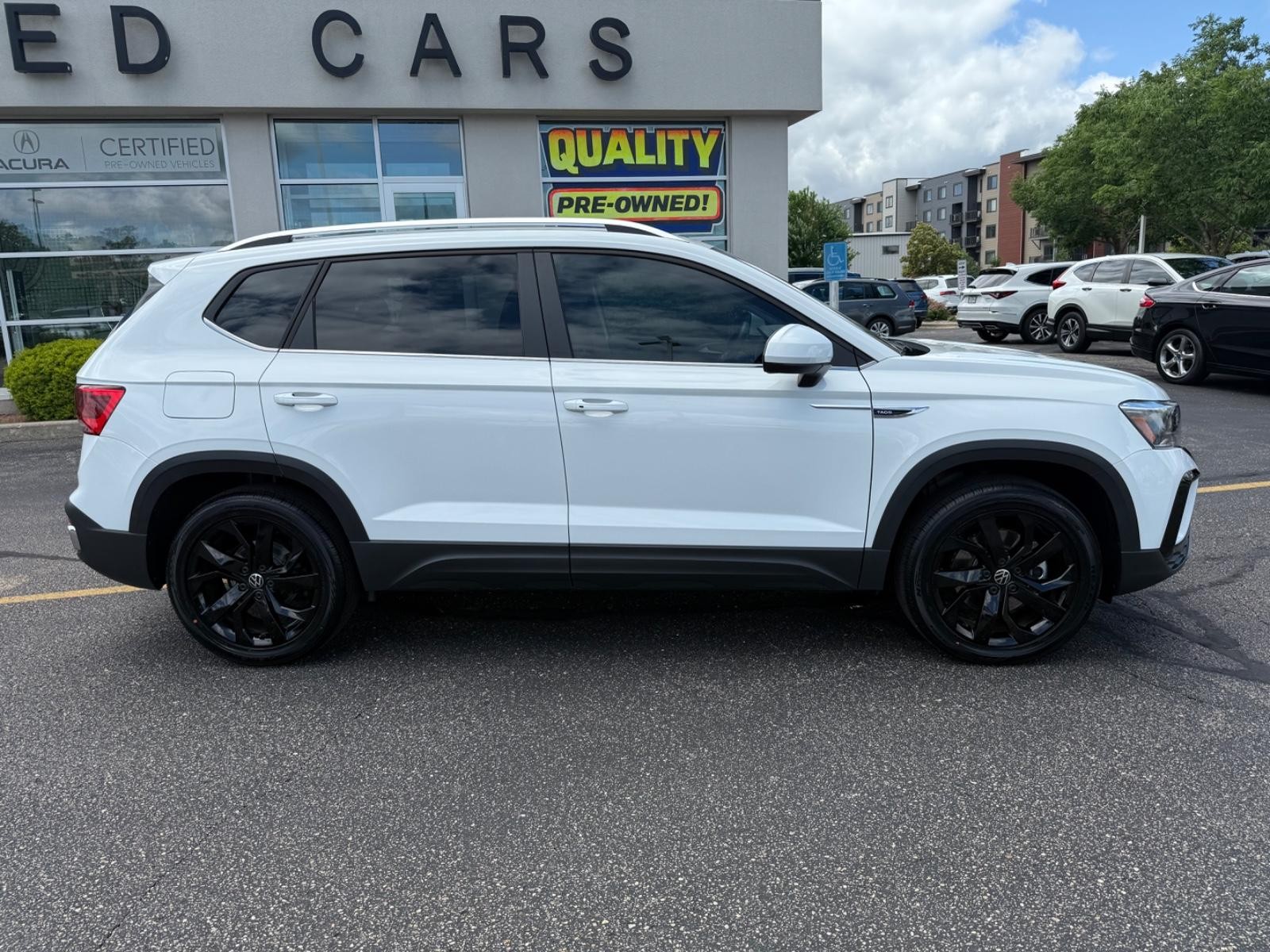 Volkswagen Taos Vehicle Image 02