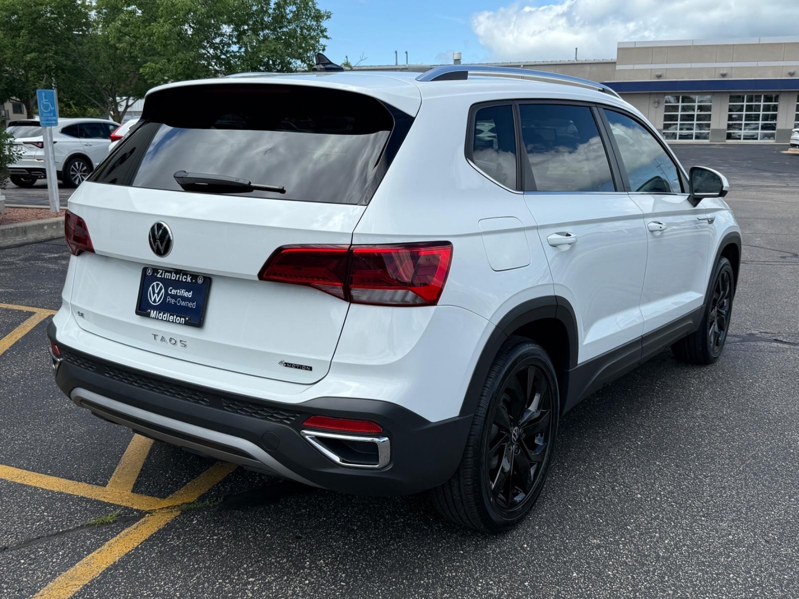 Volkswagen Taos Vehicle Image 03