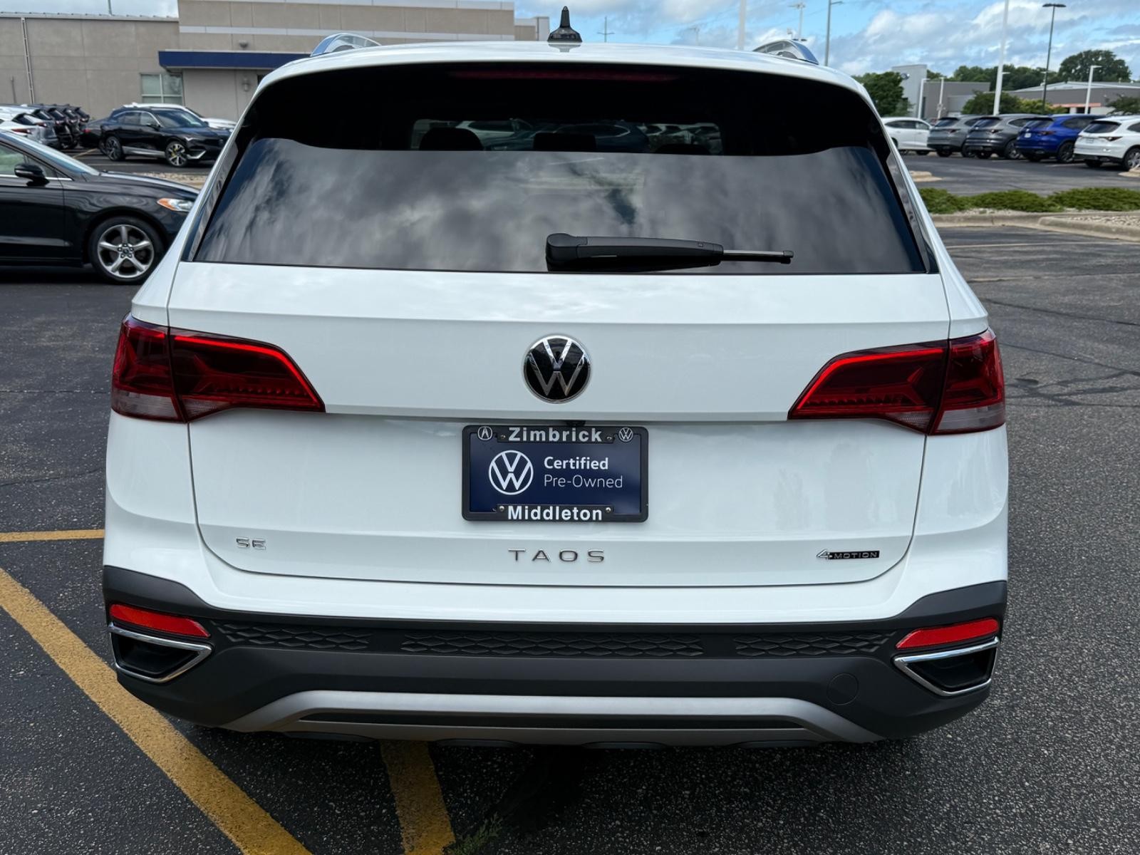 Volkswagen Taos Vehicle Image 04