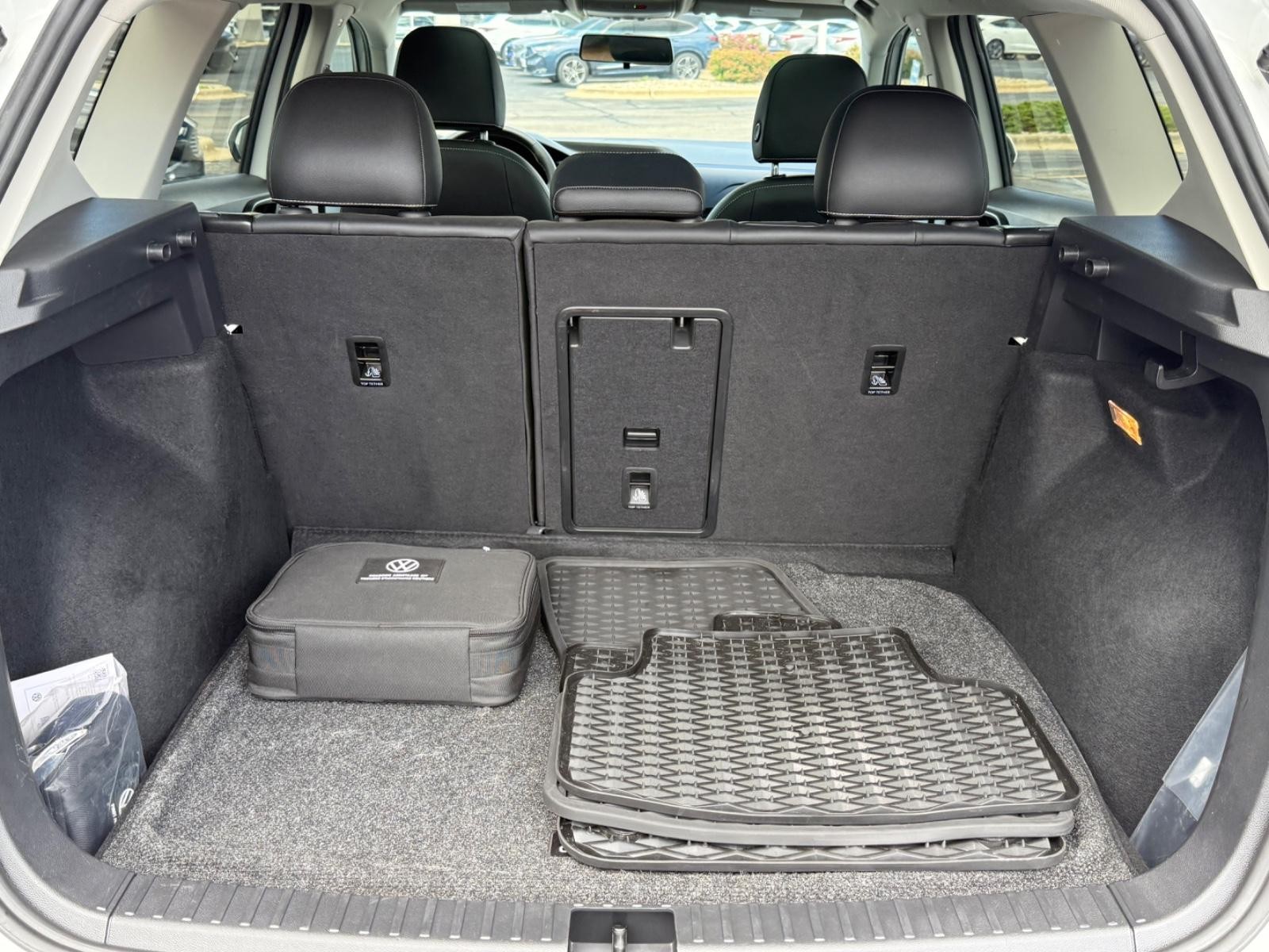 Volkswagen Taos Vehicle Image 05