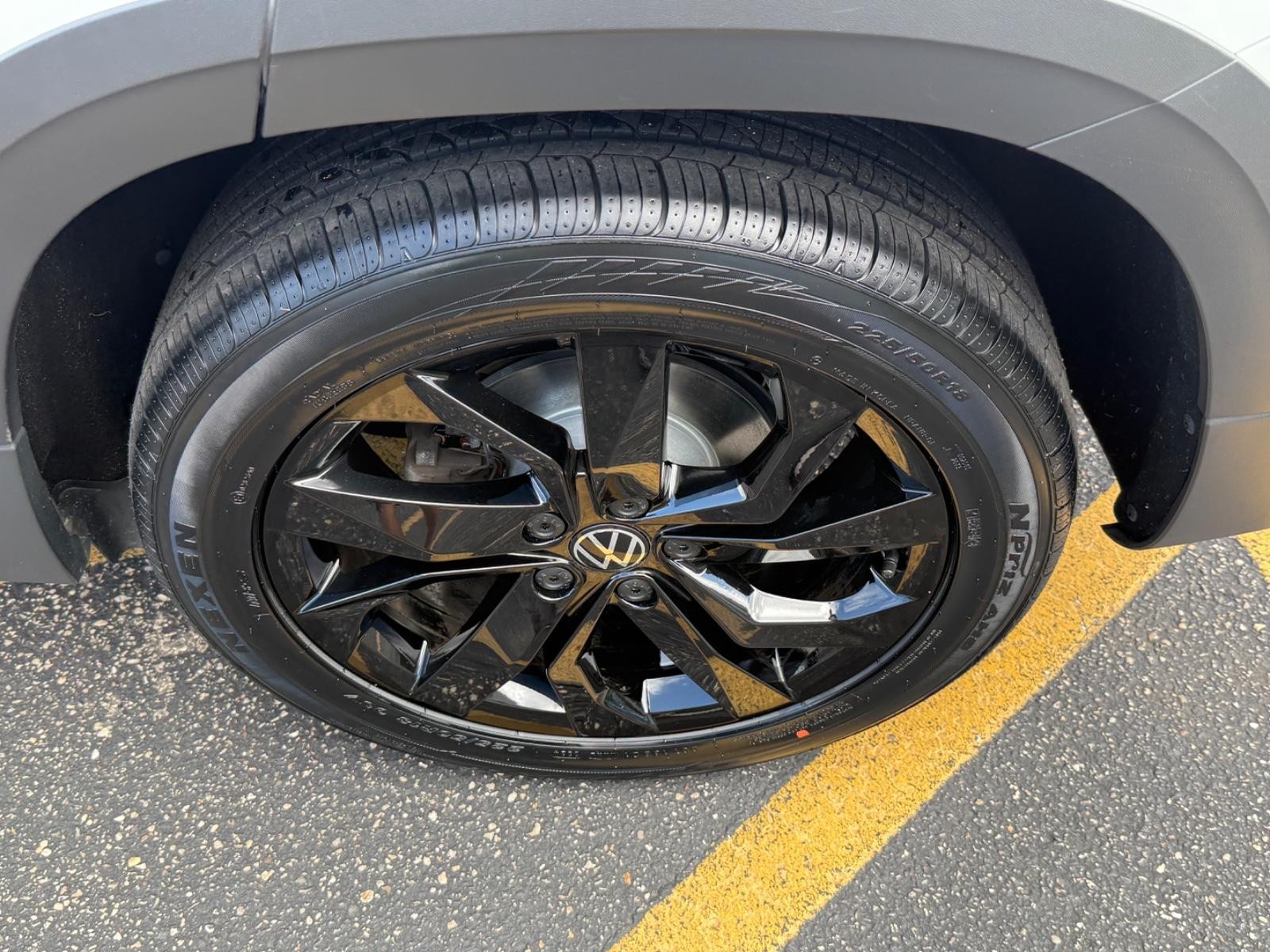 Volkswagen Taos Vehicle Image 07