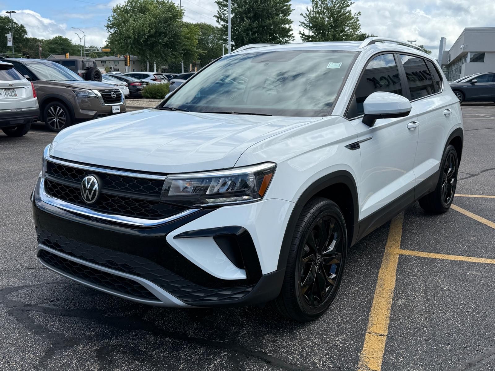 Volkswagen Taos Vehicle Image 08