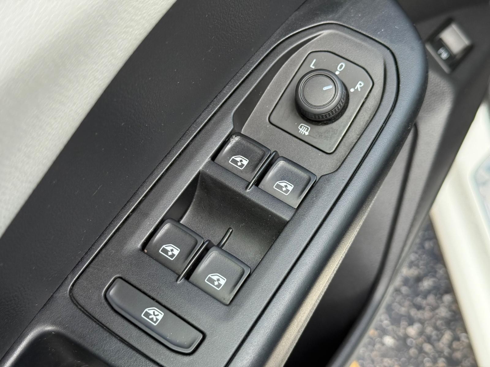 Volkswagen Taos Vehicle Image 21