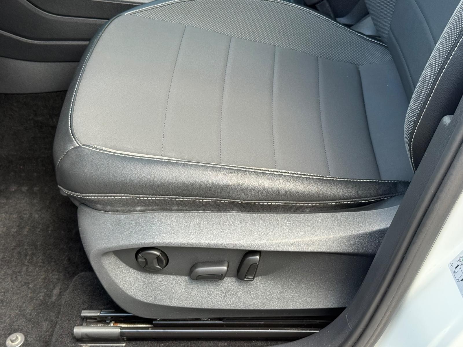 Volkswagen Taos Vehicle Image 22