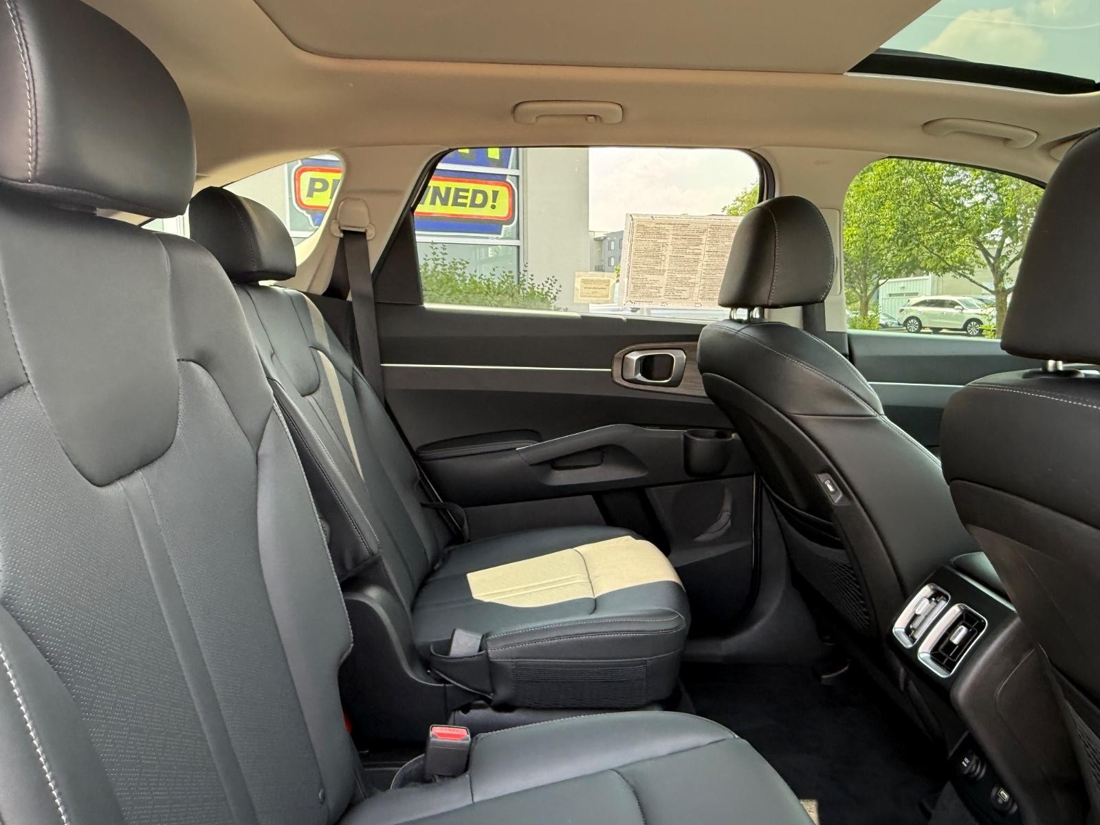 Kia Sorento Vehicle Image 10