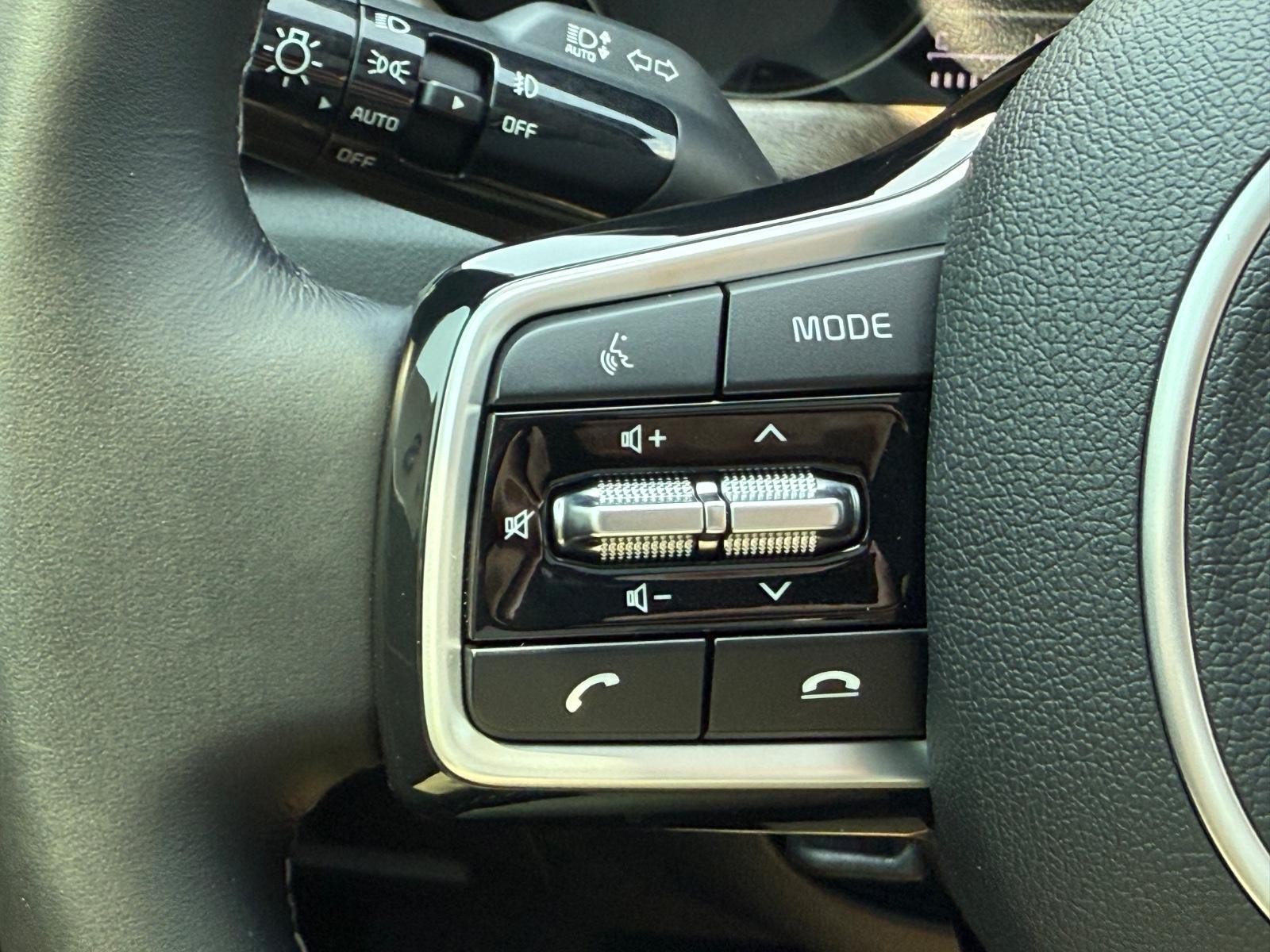 Kia Sorento Vehicle Image 16