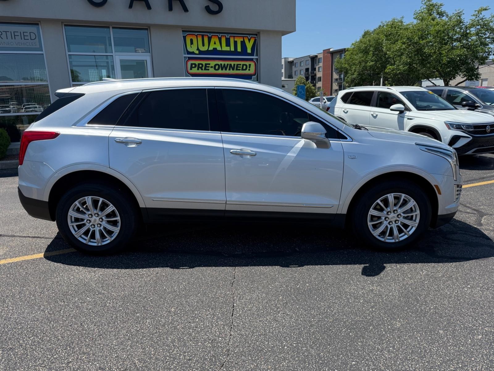 Cadillac XT5 Vehicle Image 02