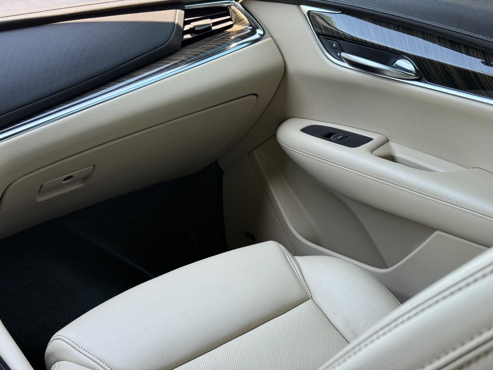 Cadillac XT5 Vehicle Image 15