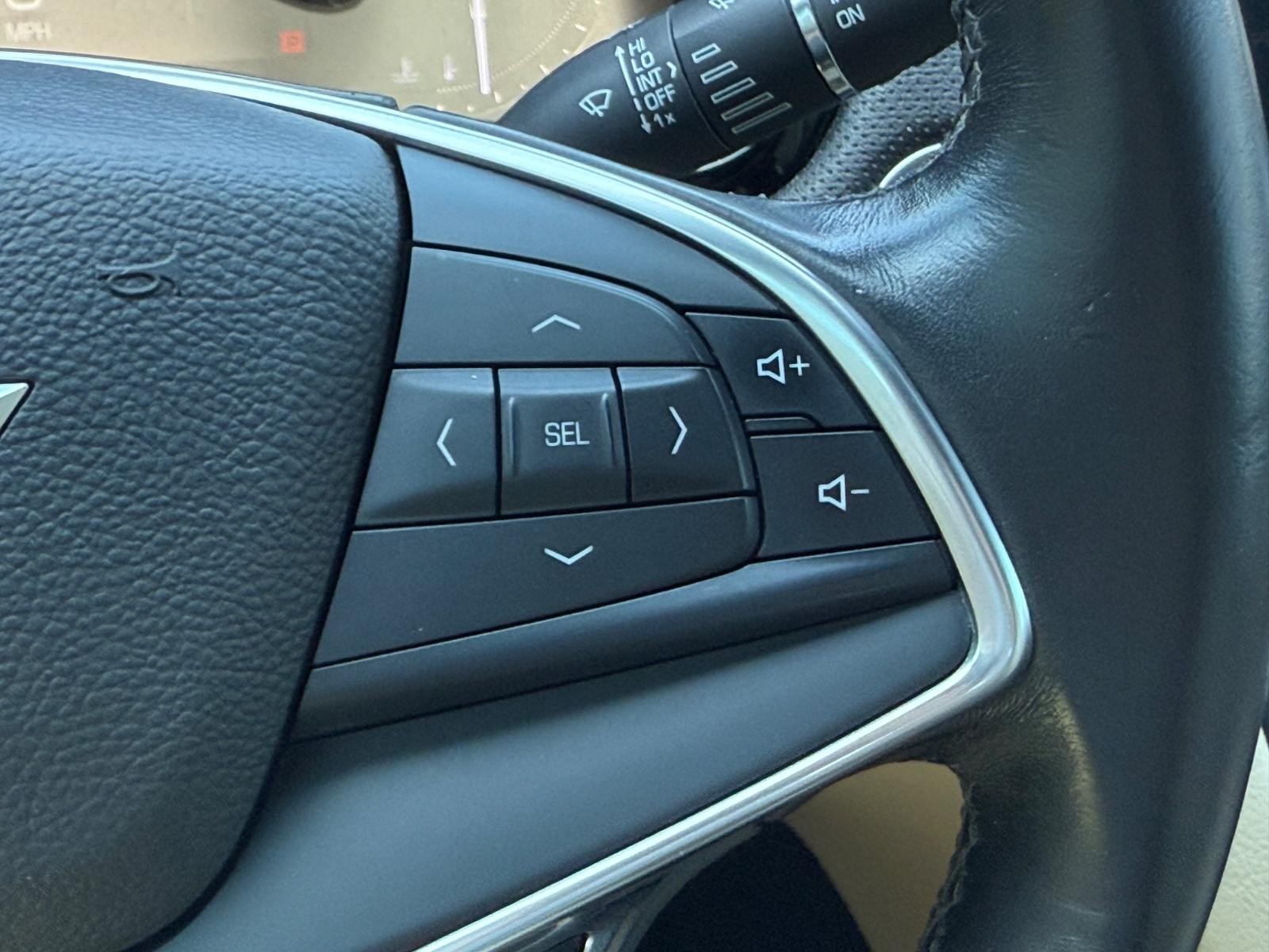 Cadillac XT5 Vehicle Image 17