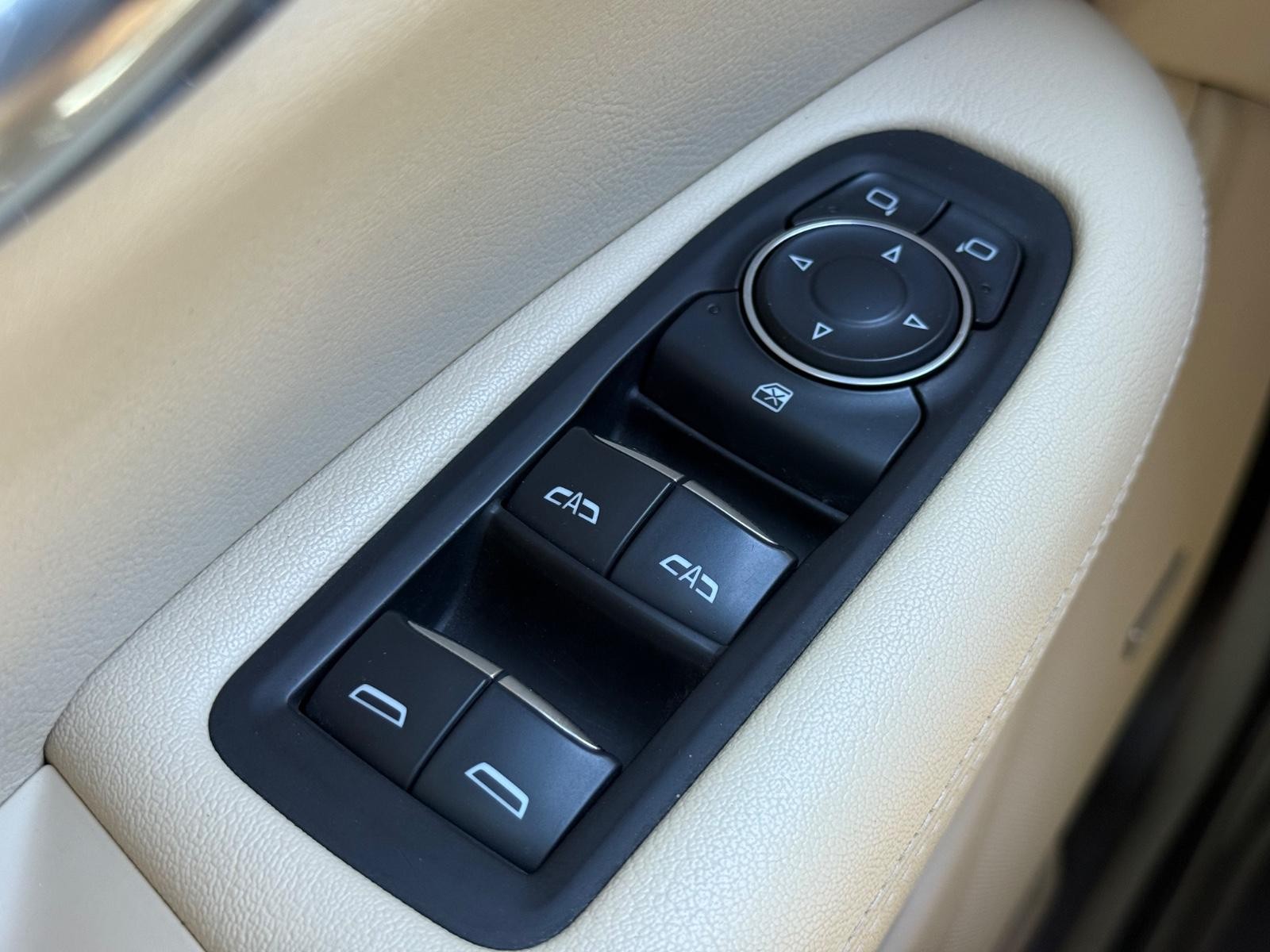 Cadillac XT5 Vehicle Image 21