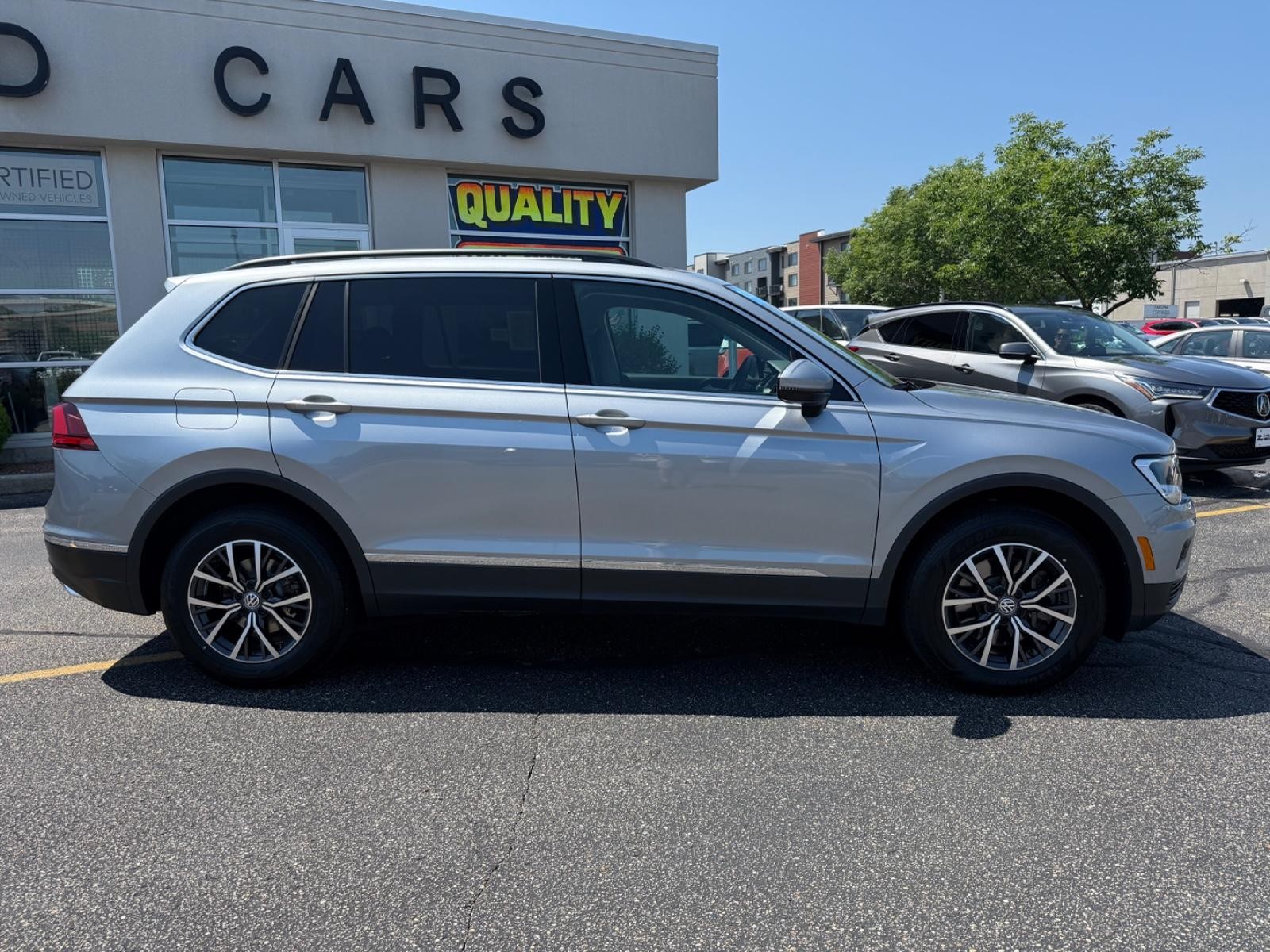 Volkswagen Tiguan Vehicle Image 02