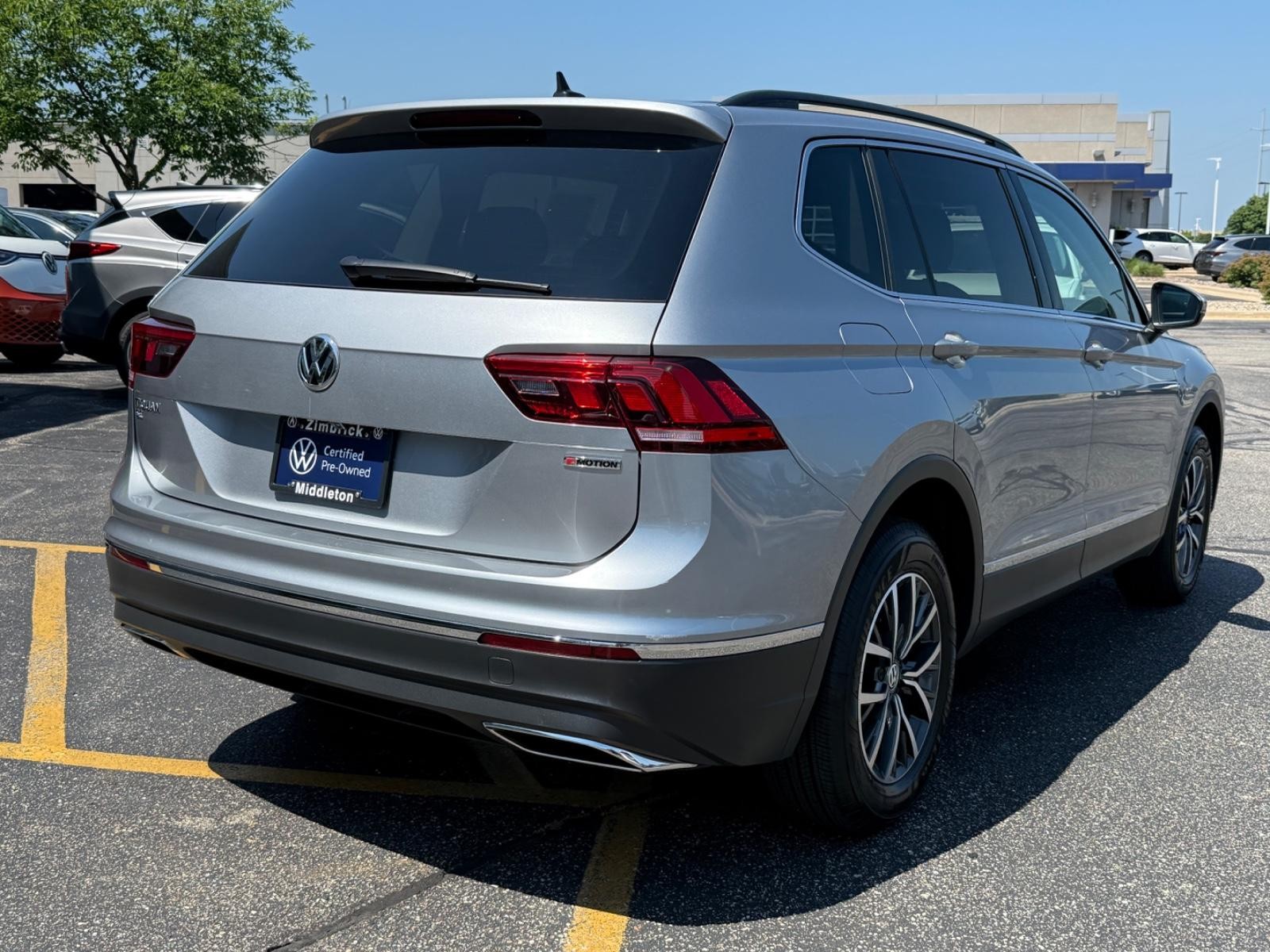 Volkswagen Tiguan Vehicle Image 03