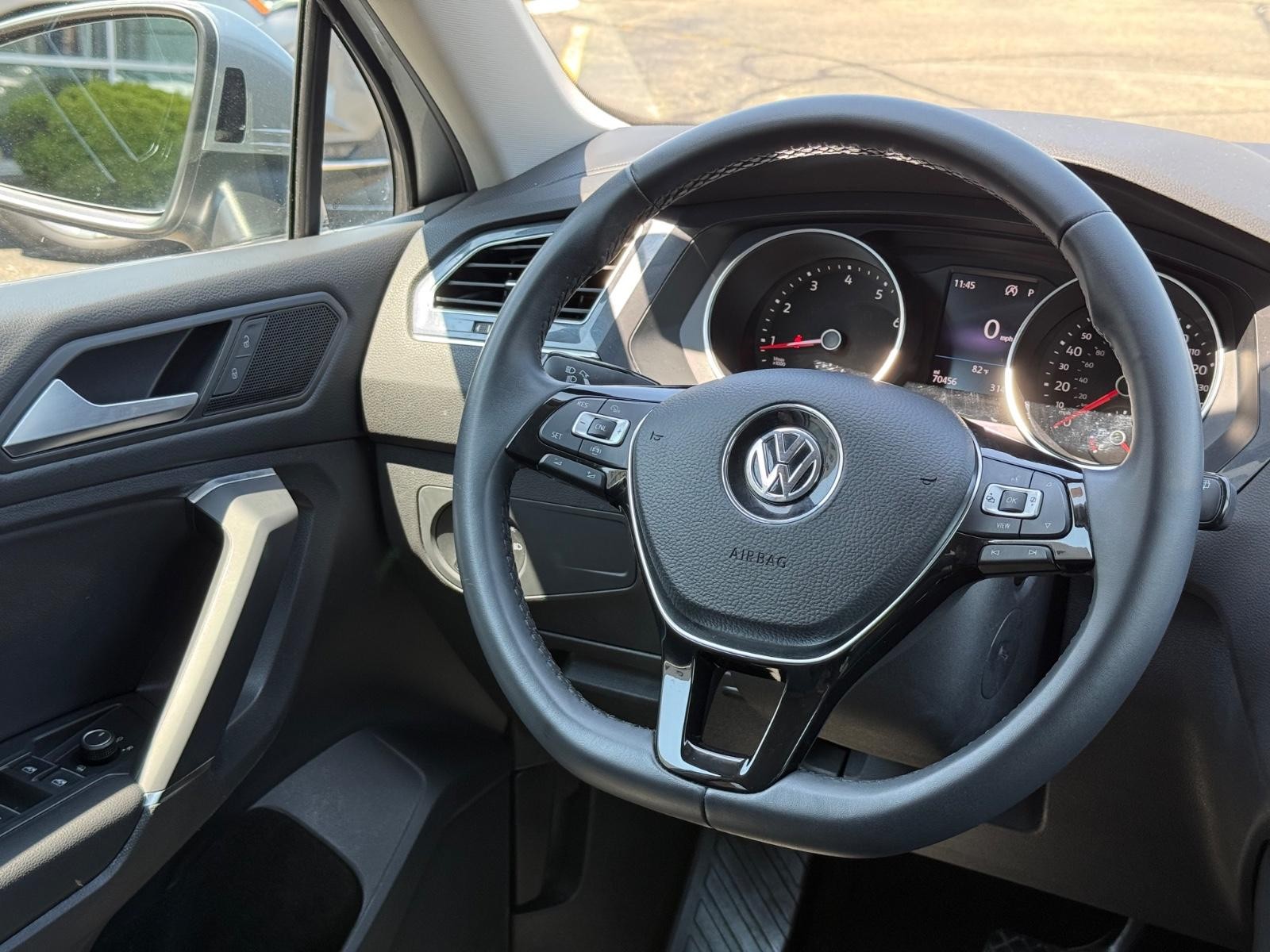 Volkswagen Tiguan Vehicle Image 14