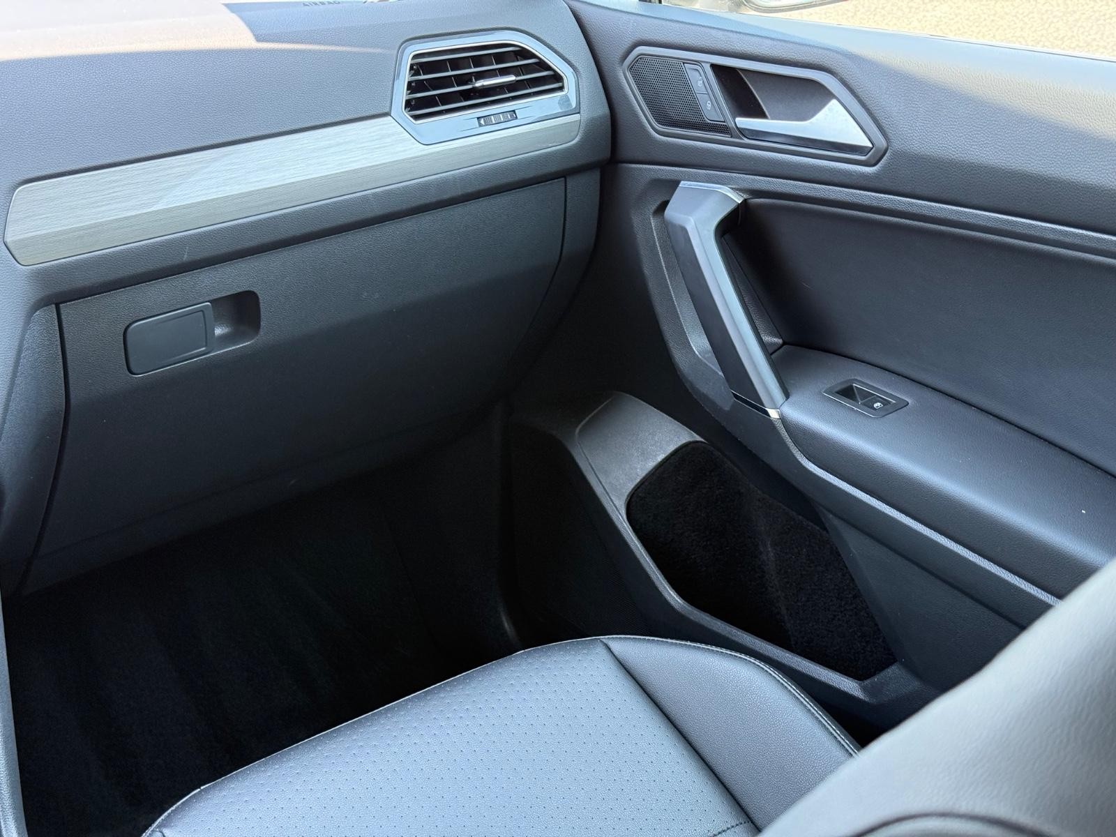 Volkswagen Tiguan Vehicle Image 15