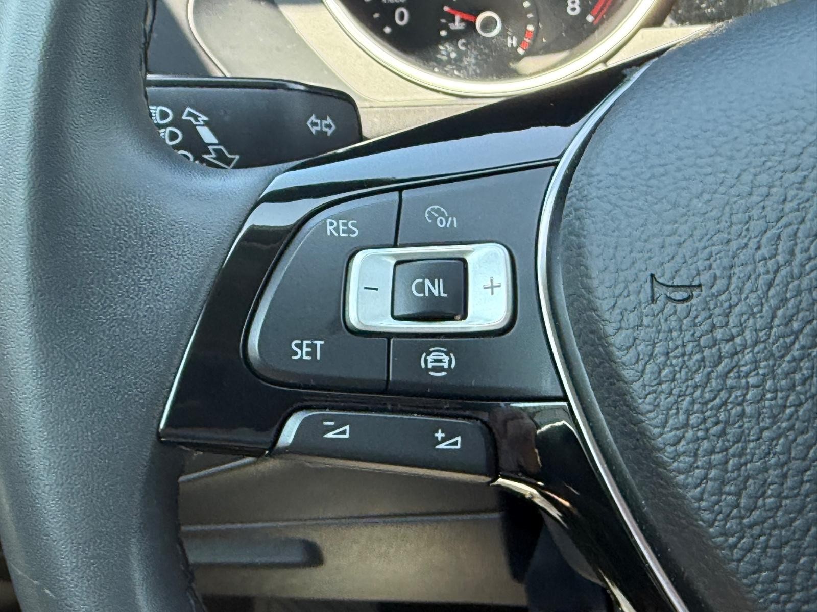 Volkswagen Tiguan Vehicle Image 16