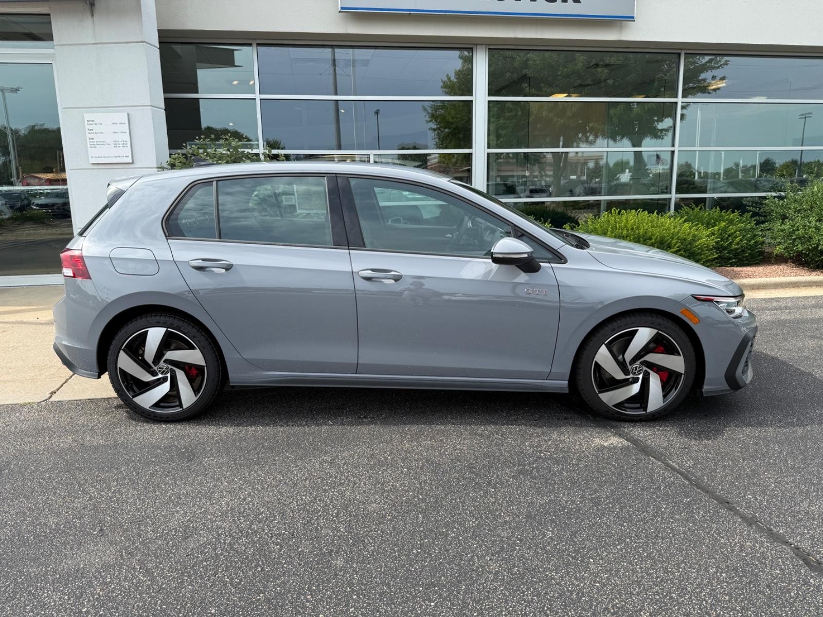 Volkswagen Golf GTI Vehicle Image 02