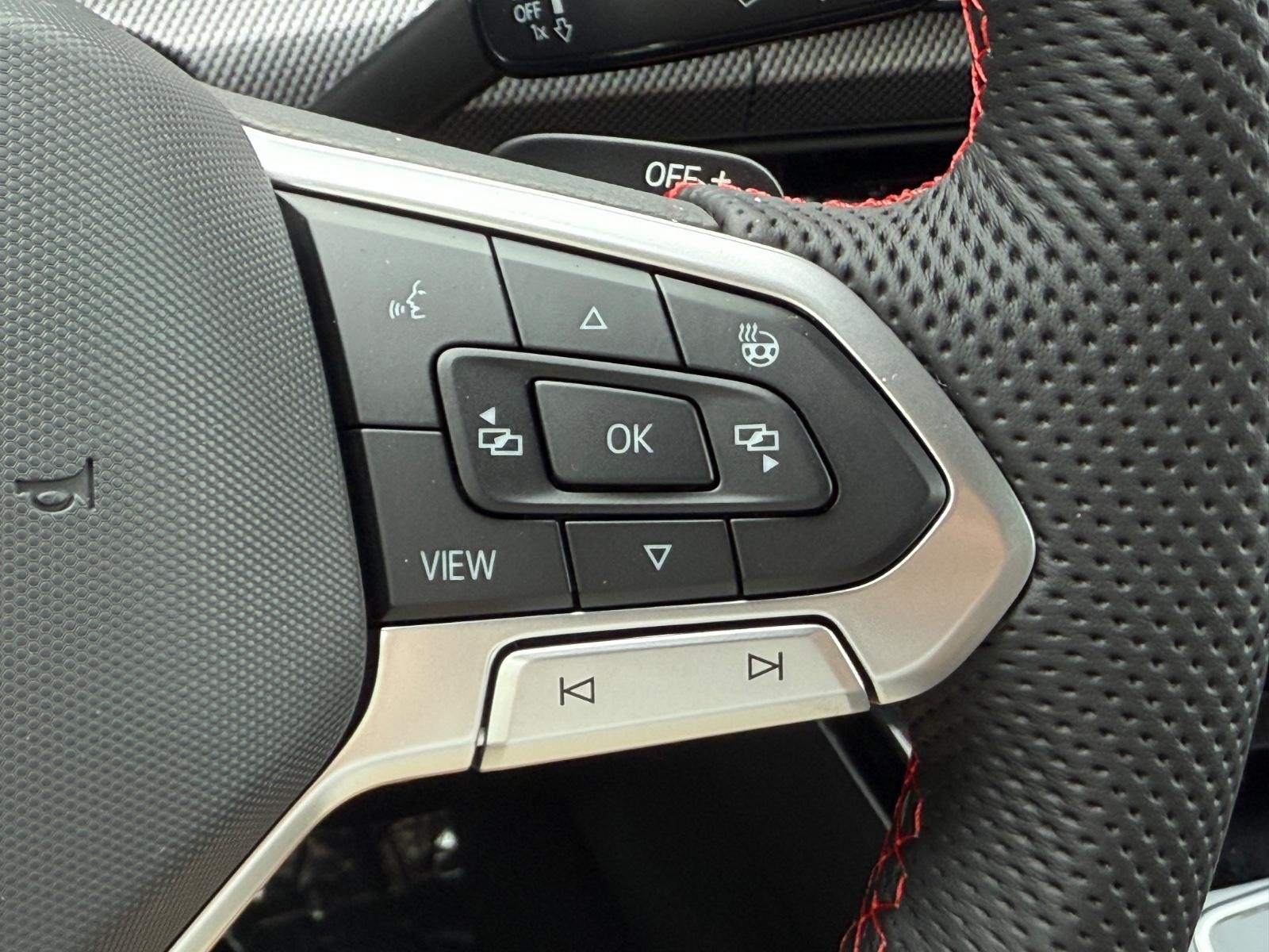 Volkswagen Golf GTI Vehicle Image 12
