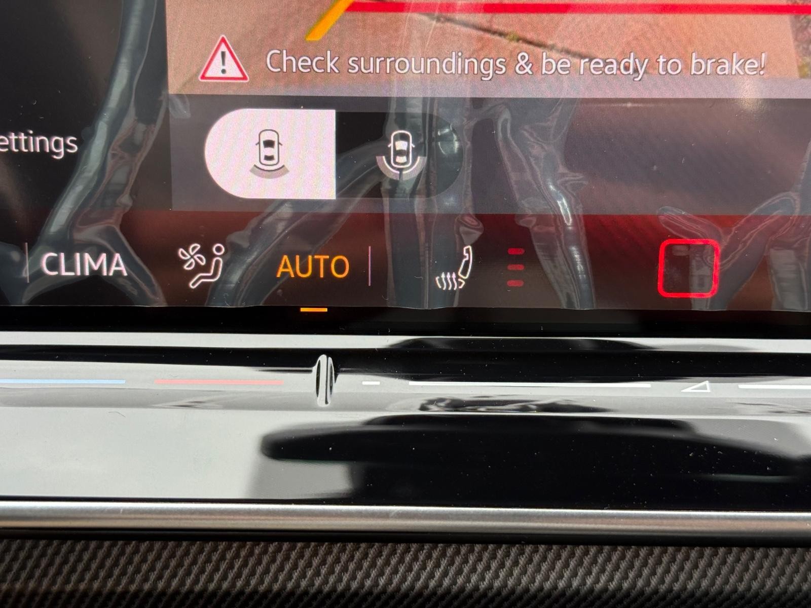 Volkswagen Golf GTI Vehicle Image 14