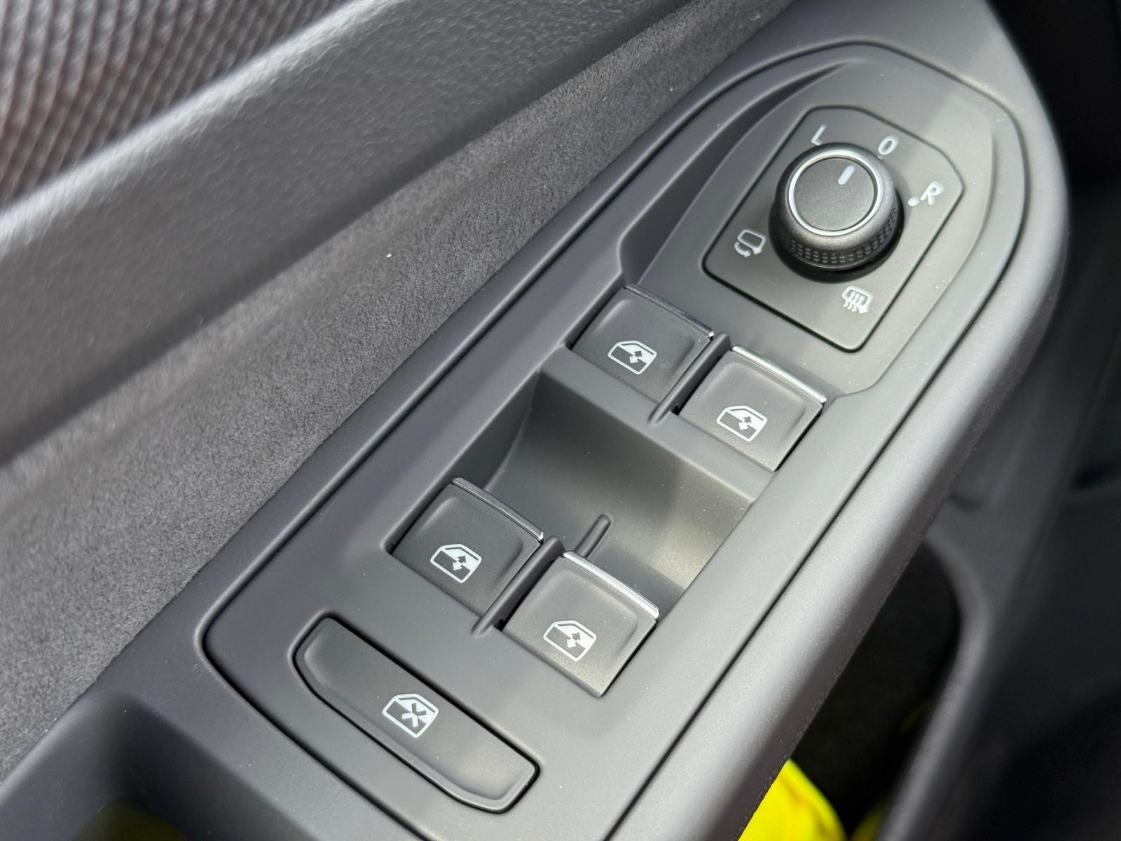 Volkswagen Golf GTI Vehicle Image 15