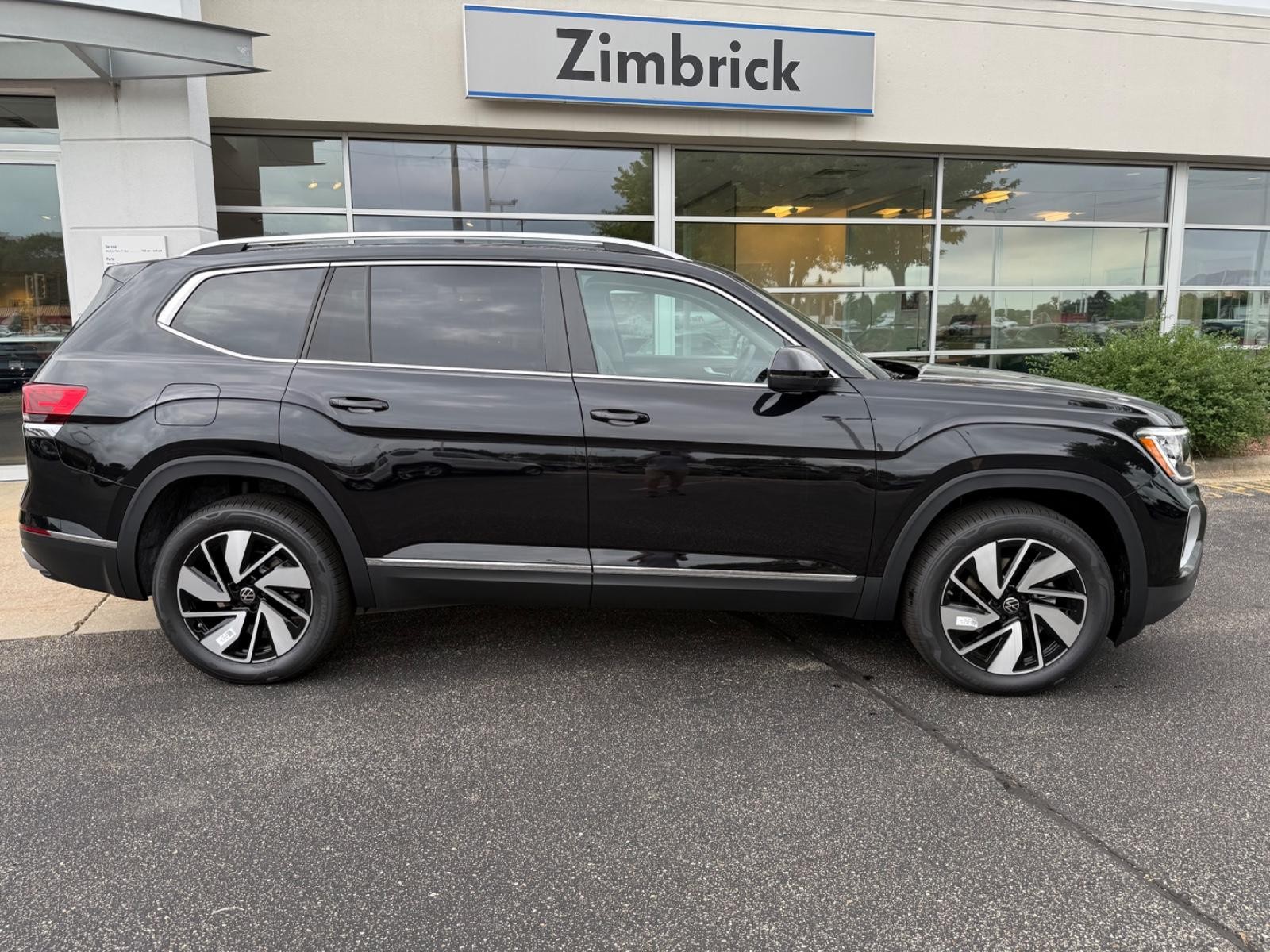 Volkswagen Atlas Vehicle Image 02