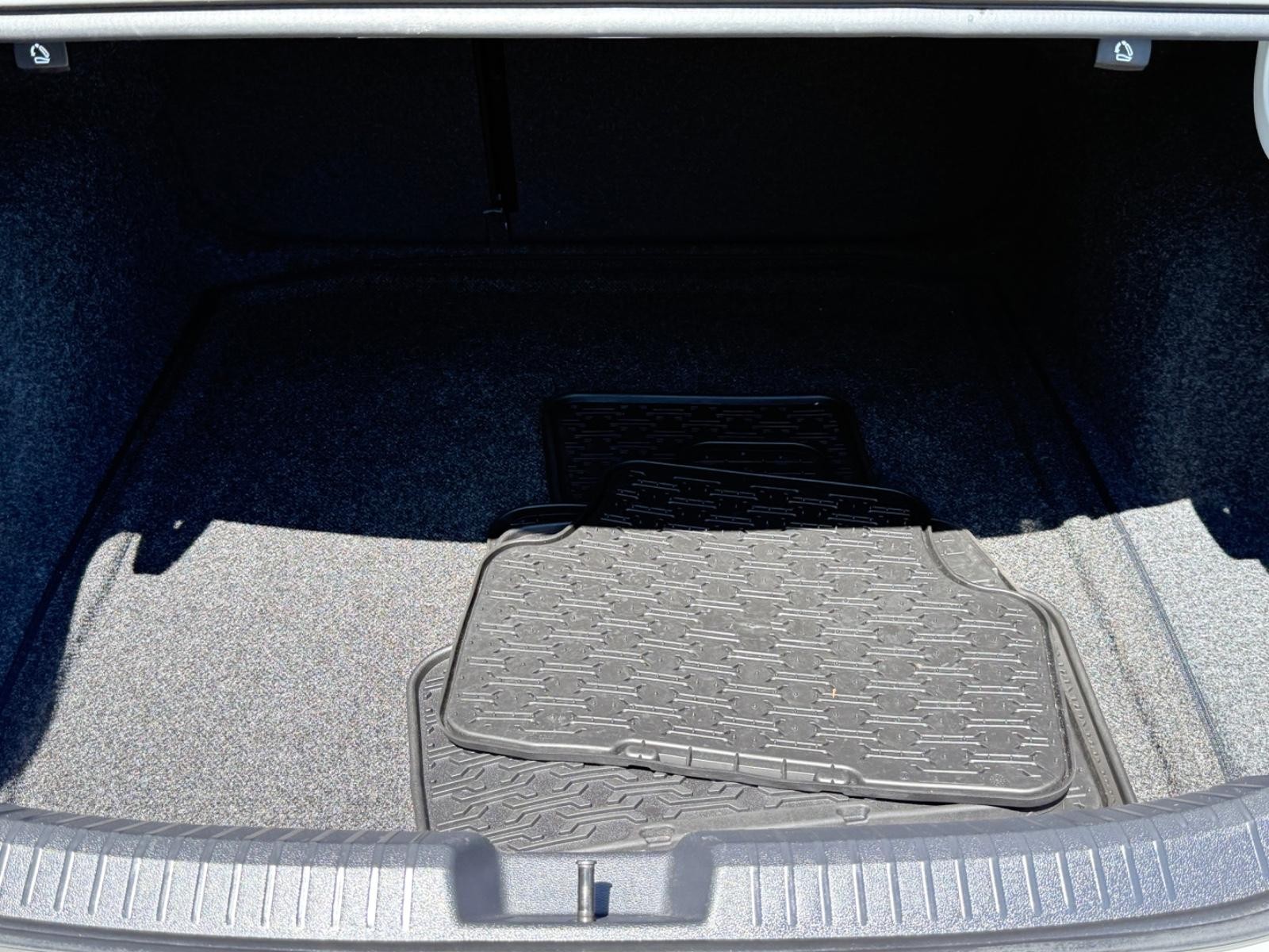 Volkswagen Jetta Vehicle Image 05