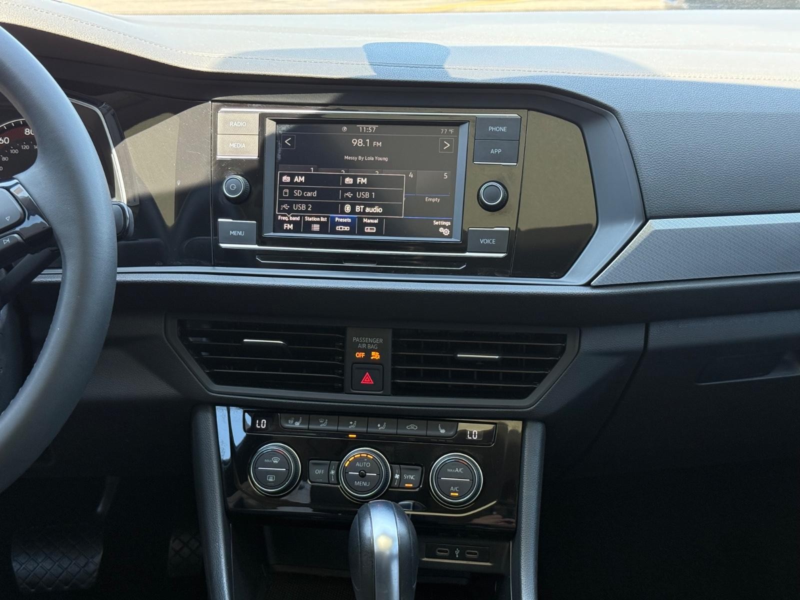 Volkswagen Jetta Vehicle Image 12