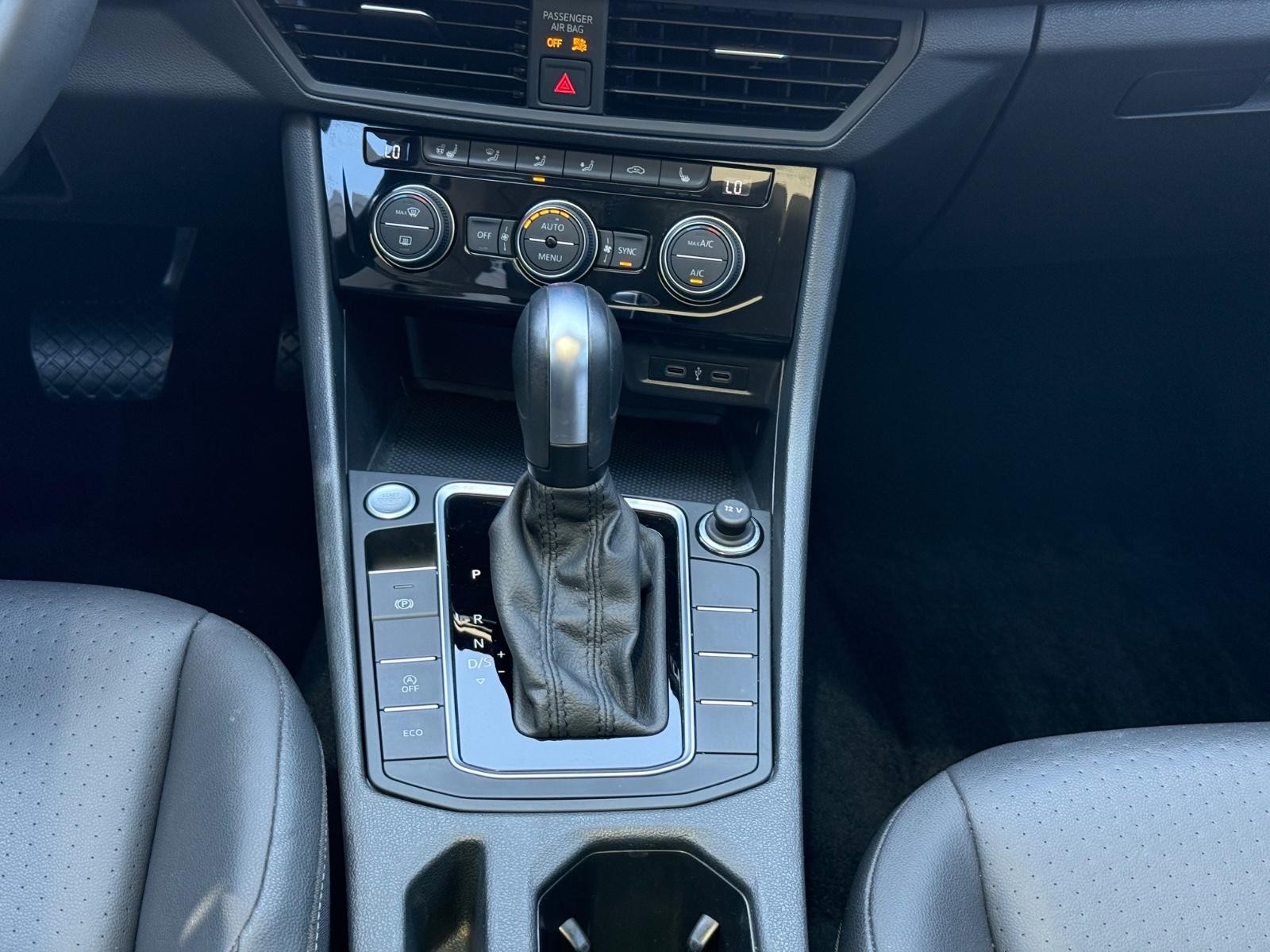 Volkswagen Jetta Vehicle Image 13