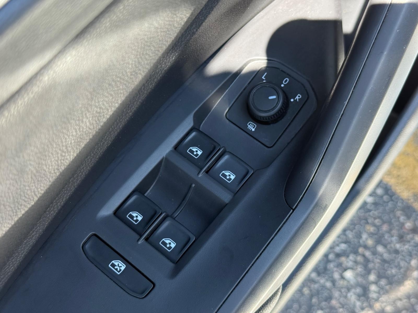 Volkswagen Jetta Vehicle Image 21