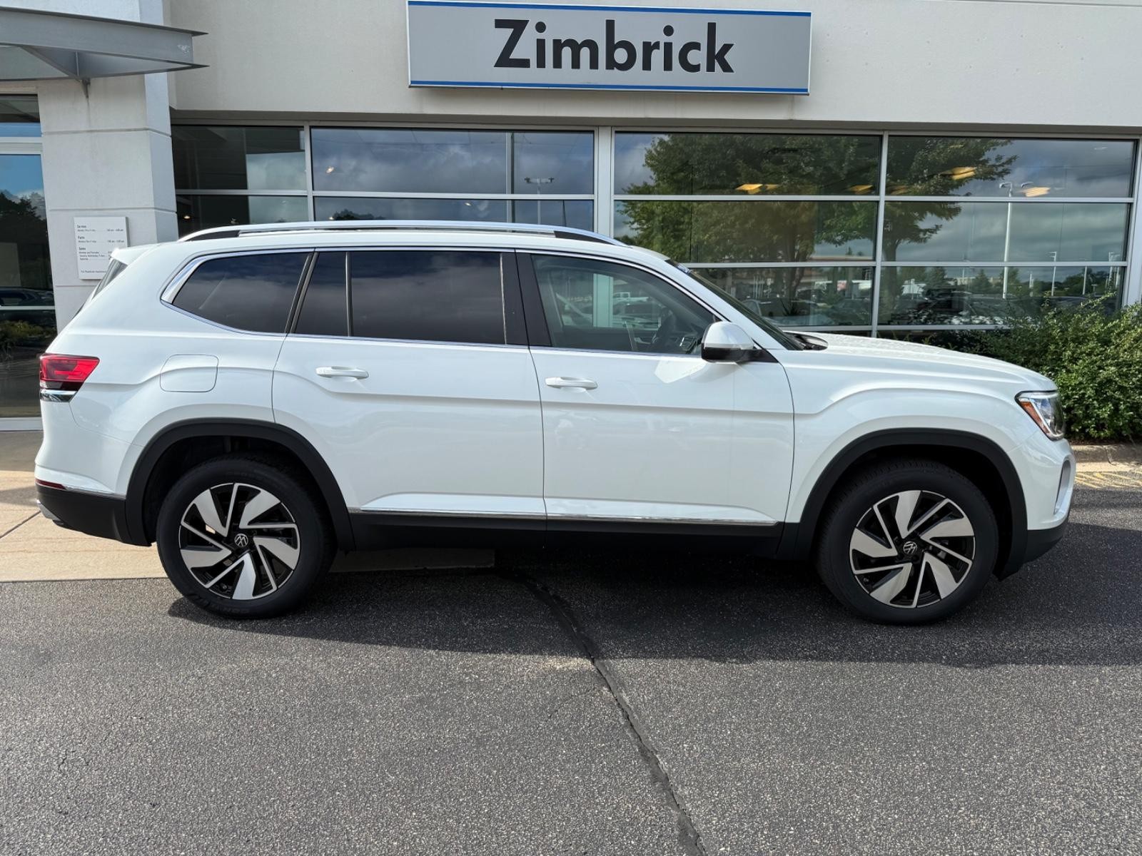 Volkswagen Atlas Vehicle Image 02