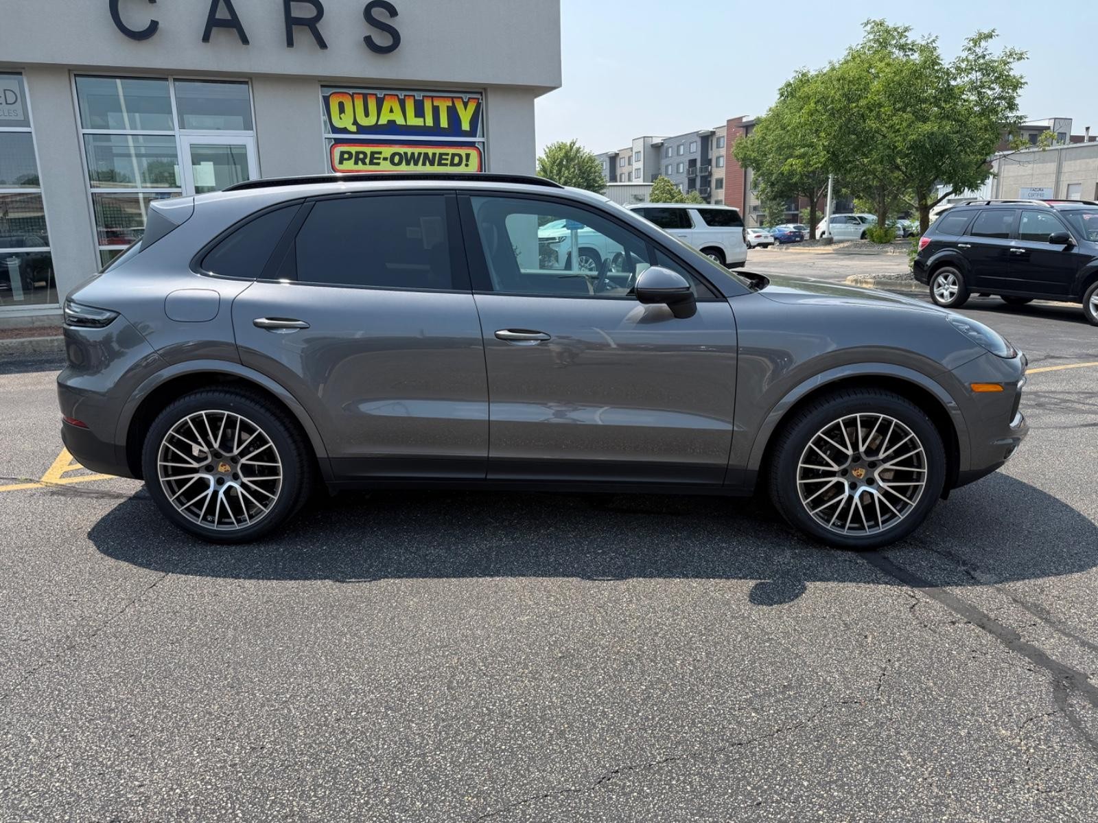Porsche Cayenne Vehicle Image 02