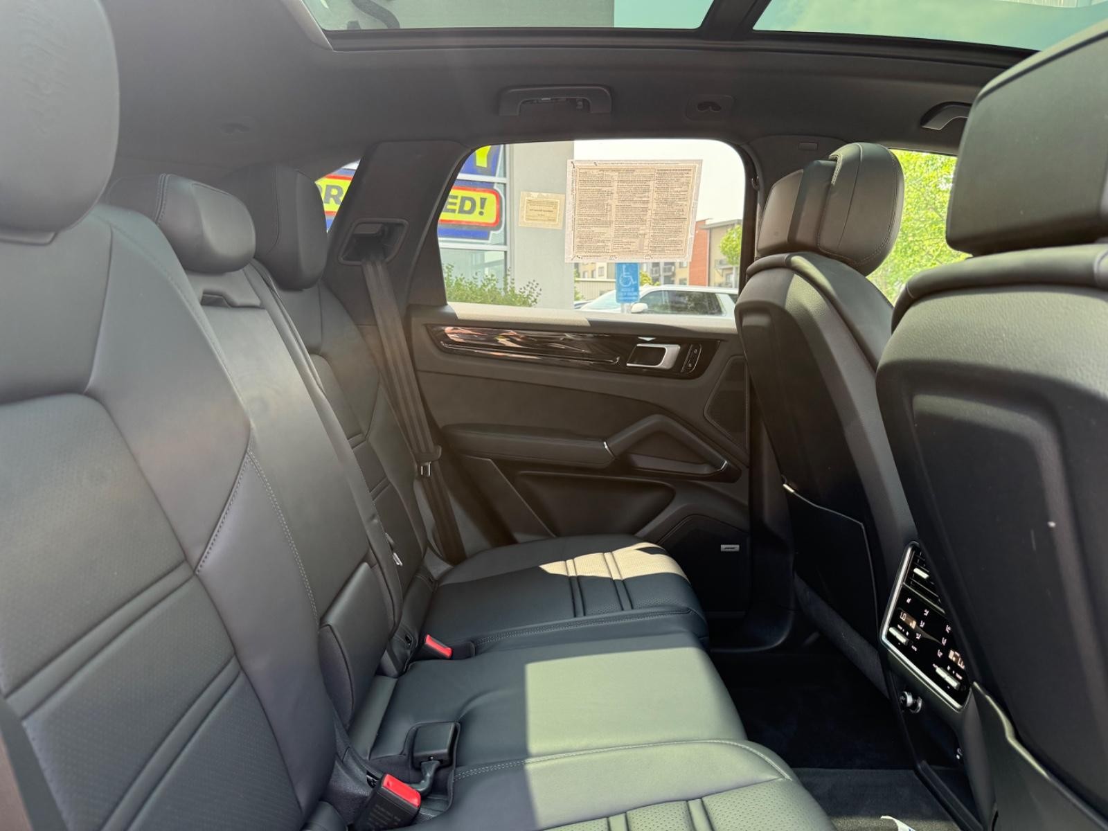 Porsche Cayenne Vehicle Image 10