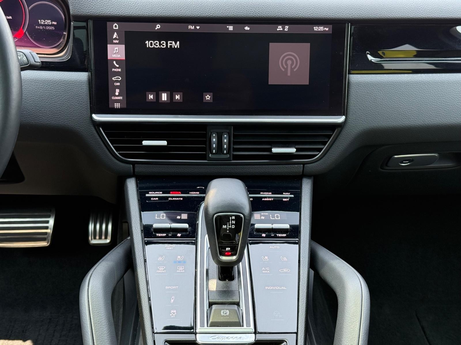 Porsche Cayenne Vehicle Image 12