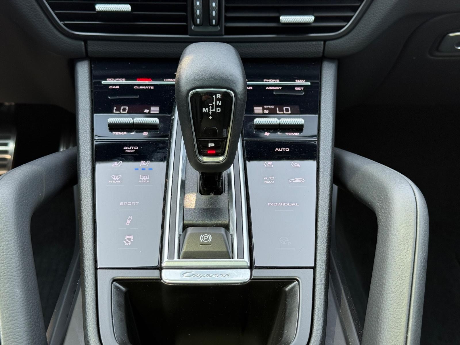 Porsche Cayenne Vehicle Image 13