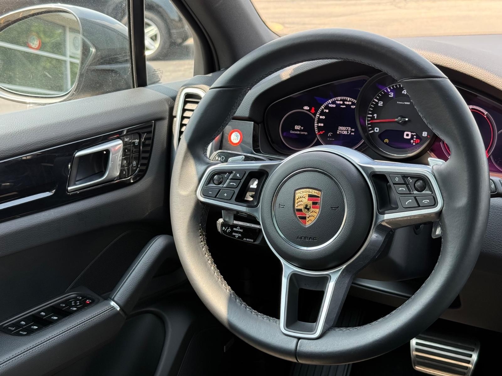 Porsche Cayenne Vehicle Image 14